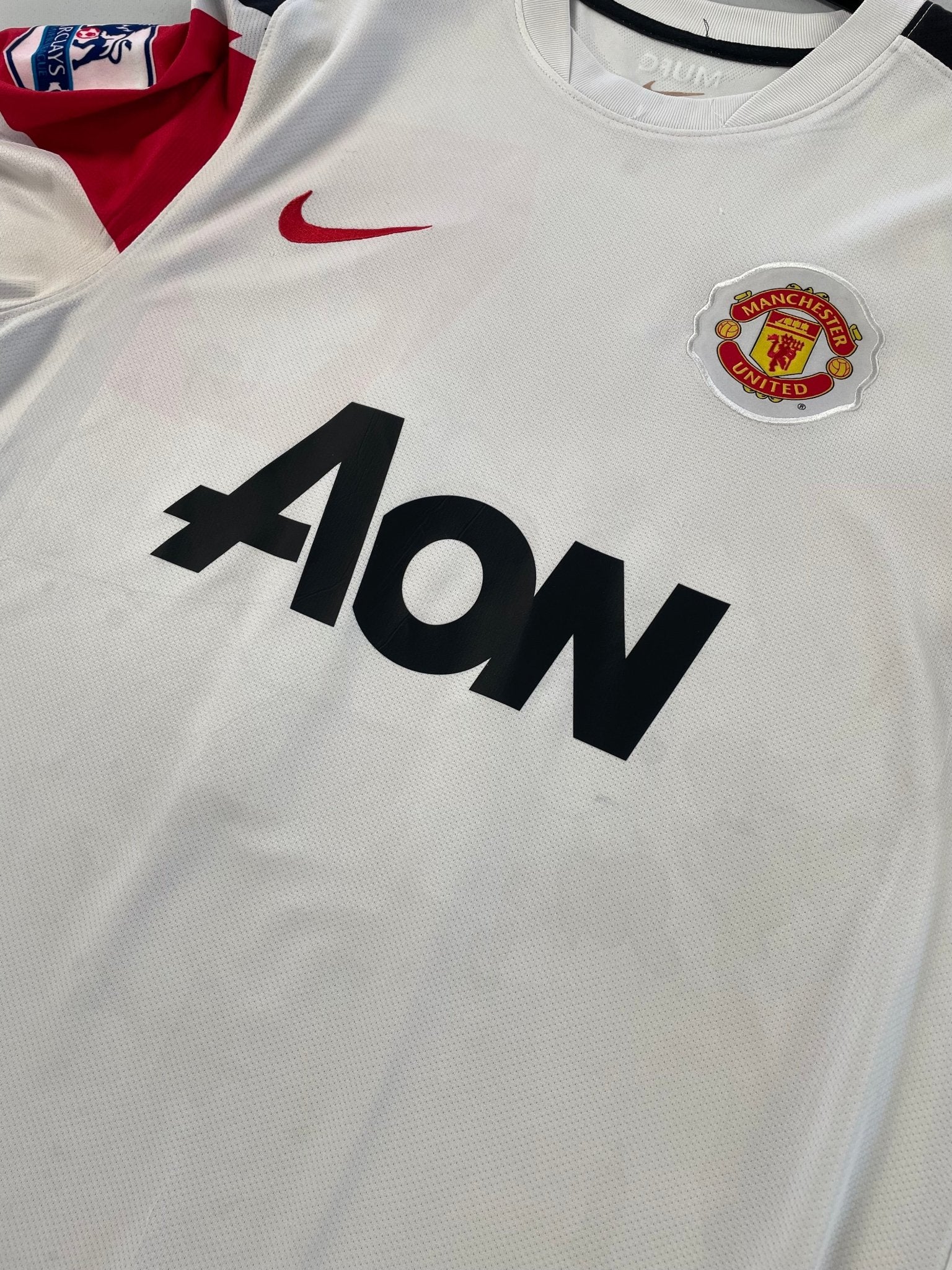 Buy 2010/11 Manchester United Giggs 11 Away Shirt (M) Nike ~ Free worldwide shipping ~ Authentic Vintage Football Shirts from Cult Kits