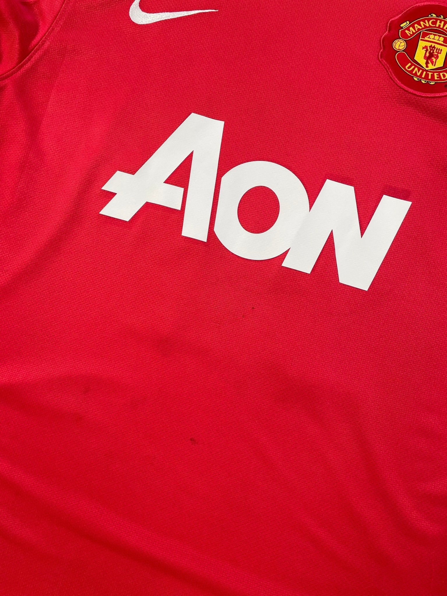 Buy 2010/11 Manchester United Nani 17 Home Shirt (L) Nike ~ Free worldwide shipping ~ Authentic Vintage Football Shirts from Cult Kits