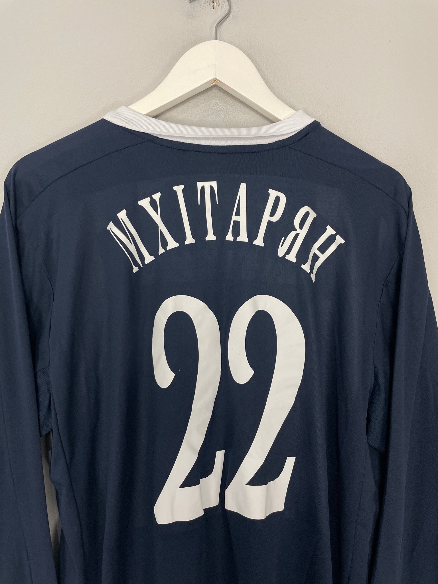 Shop 2010/11 METALLURG DONETSK #22 L/S HOME SHIRT (XL) UMBRO, classic football shirts, vintage football shirts & retro soccer jerseys at Cult Kits