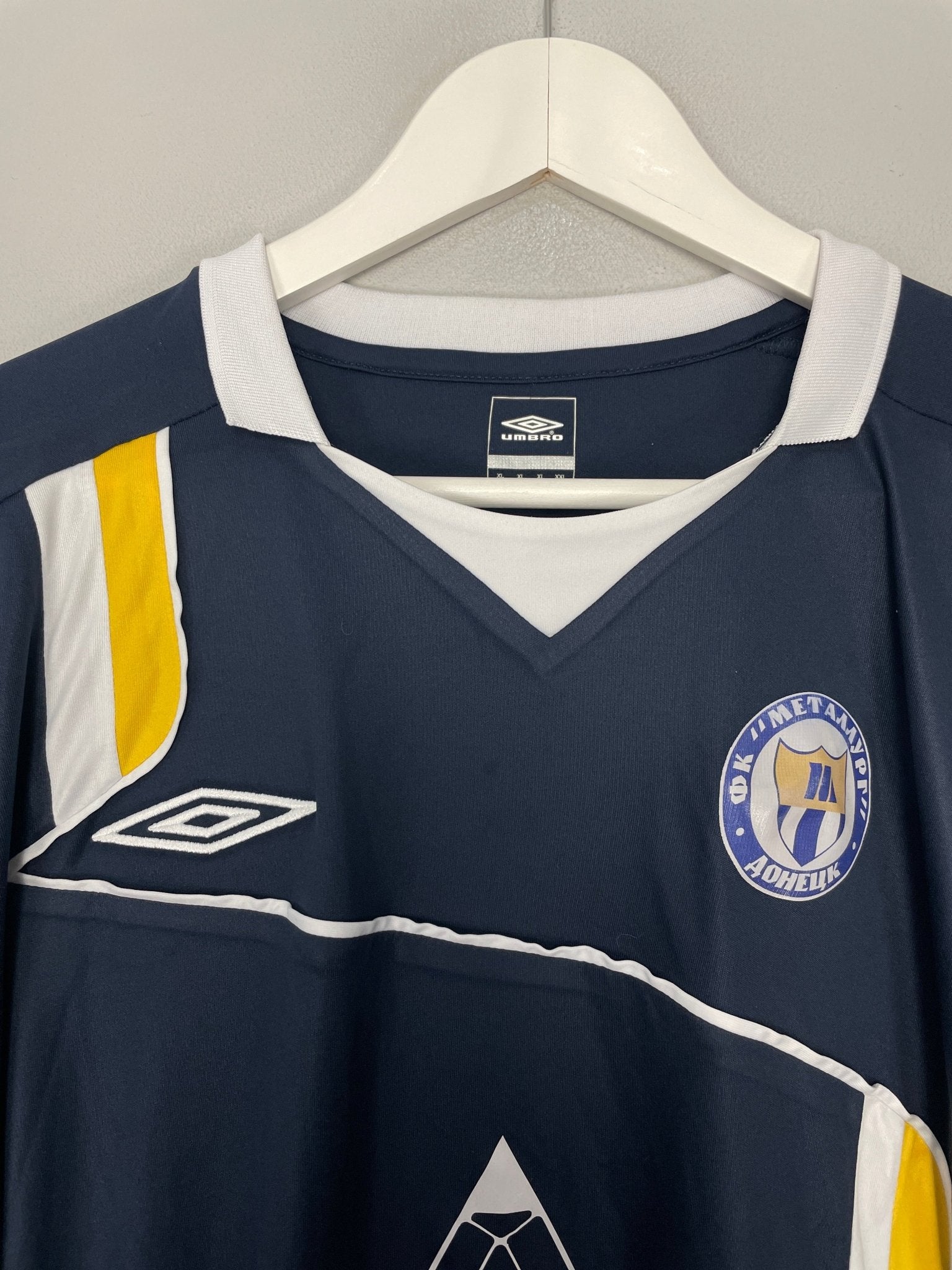 Shop 2010/11 METALLURG DONETSK #22 L/S HOME SHIRT (XL) UMBRO, classic football shirts, vintage football shirts & retro soccer jerseys at Cult Kits