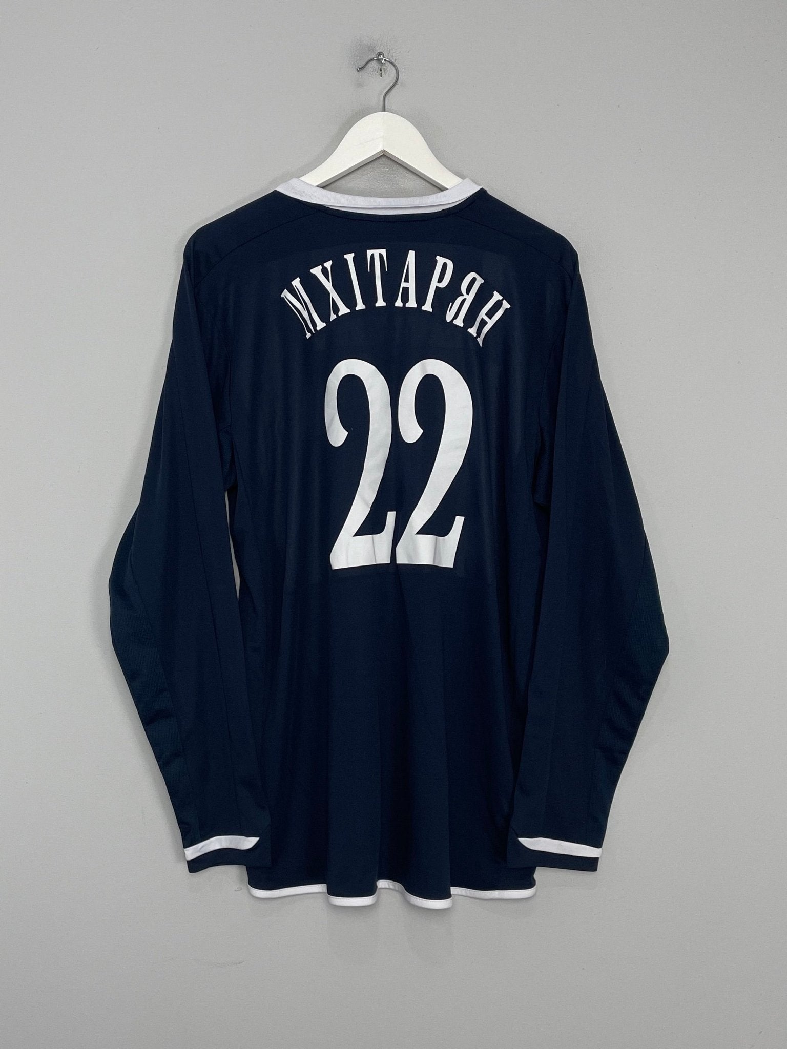 Shop 2010/11 METALLURG DONETSK #22 L/S HOME SHIRT (XL) UMBRO, classic football shirts, vintage football shirts & retro soccer jerseys at Cult Kits