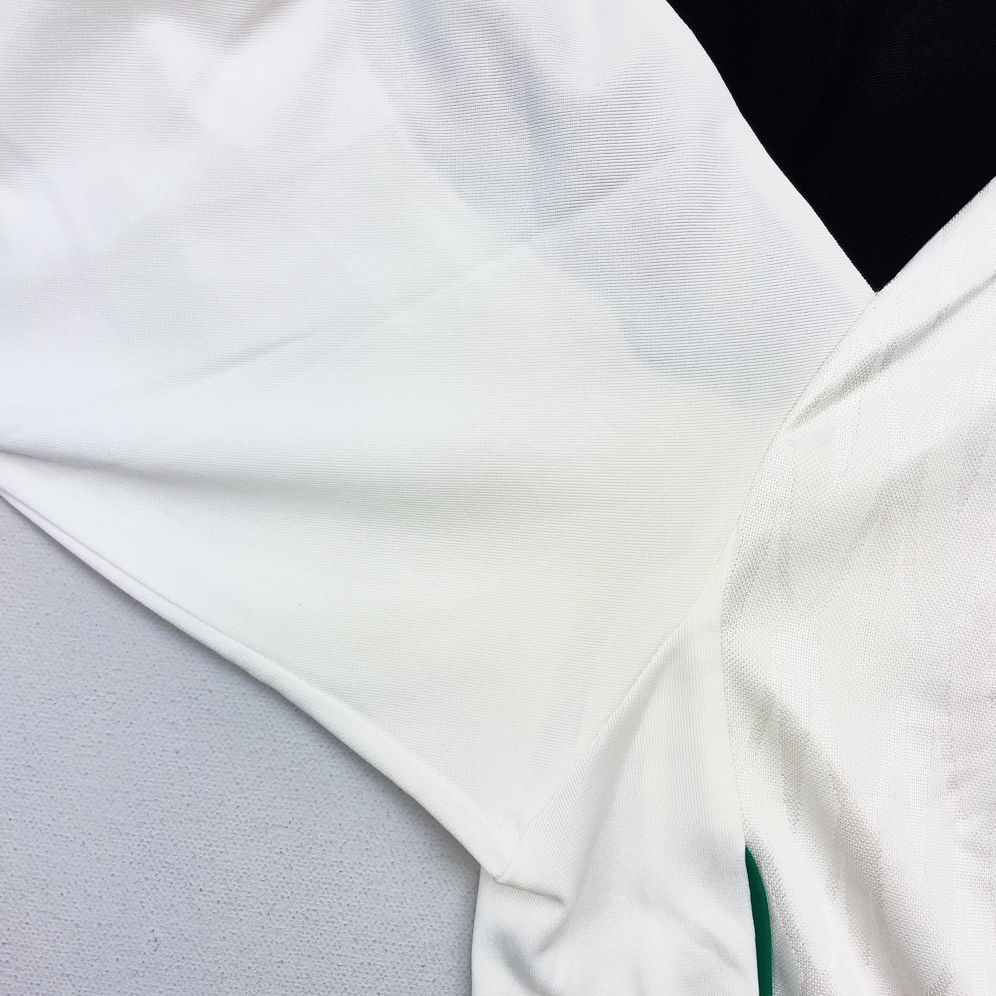 Buy 2010/11 Mexico GK Shirt (L) Adidas ~ Free worldwide shipping ~ Authentic Vintage Football Shirts from Cult Kits