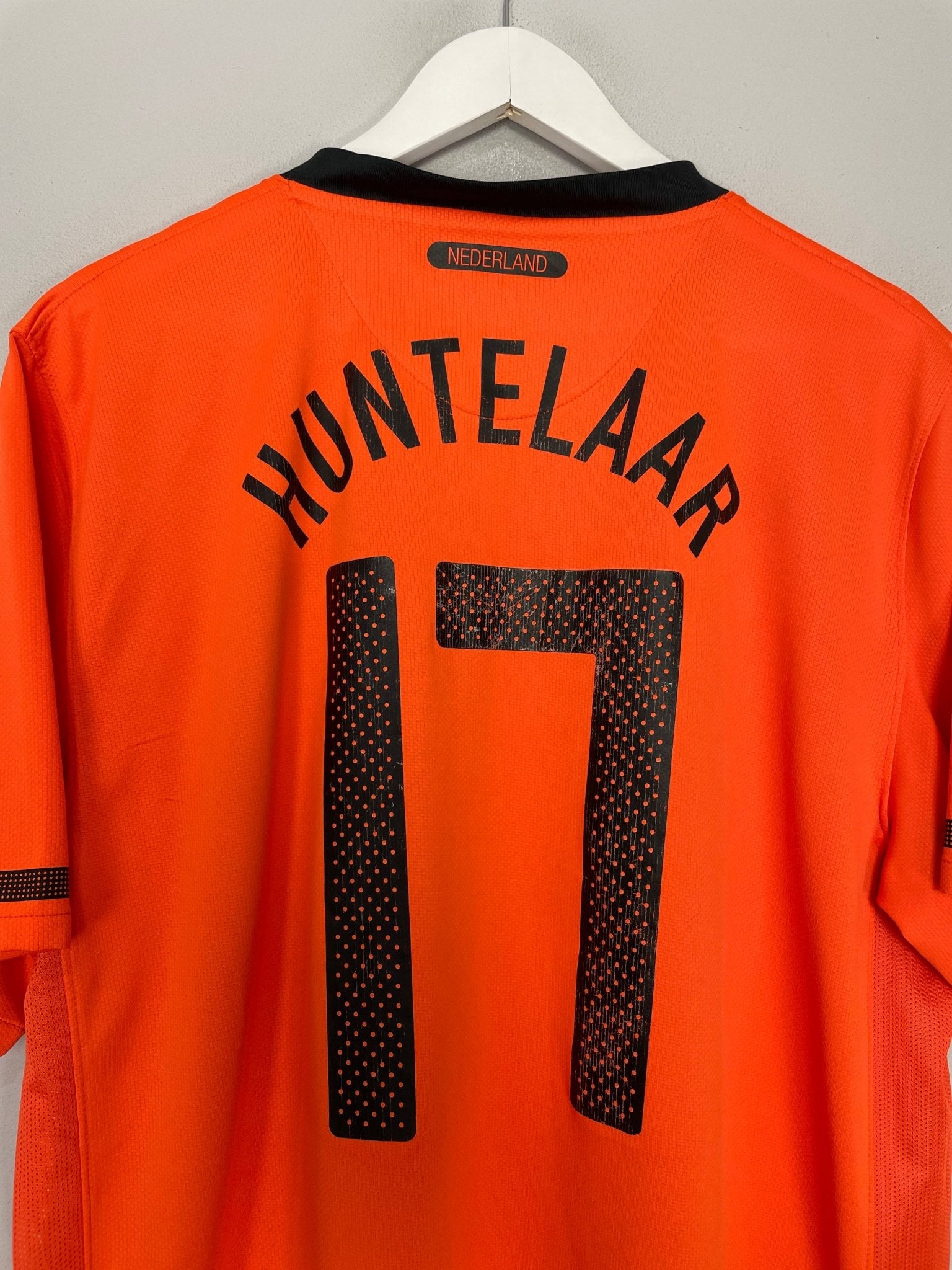 Shop 2010/11 NETHERLANDS HUNTELAAR #17 HOME SHIRT (XL) NIKE, classic football shirts, vintage football shirts & retro soccer jerseys at Cult Kits