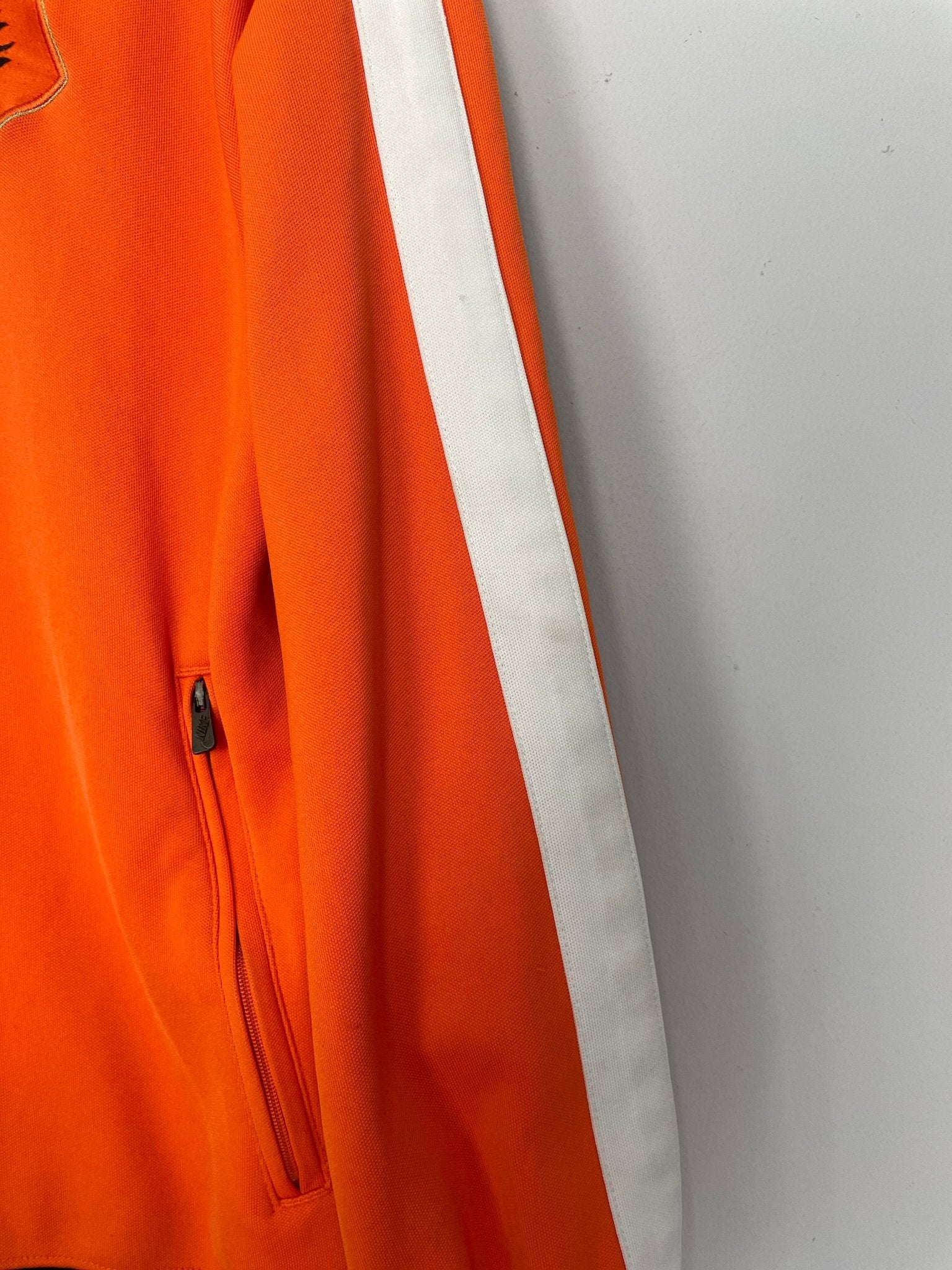 Shop 2010/11 NETHERLANDS TRACK JACKET (M) NIKE, classic football shirts, vintage football shirts & retro soccer jerseys at Cult Kits