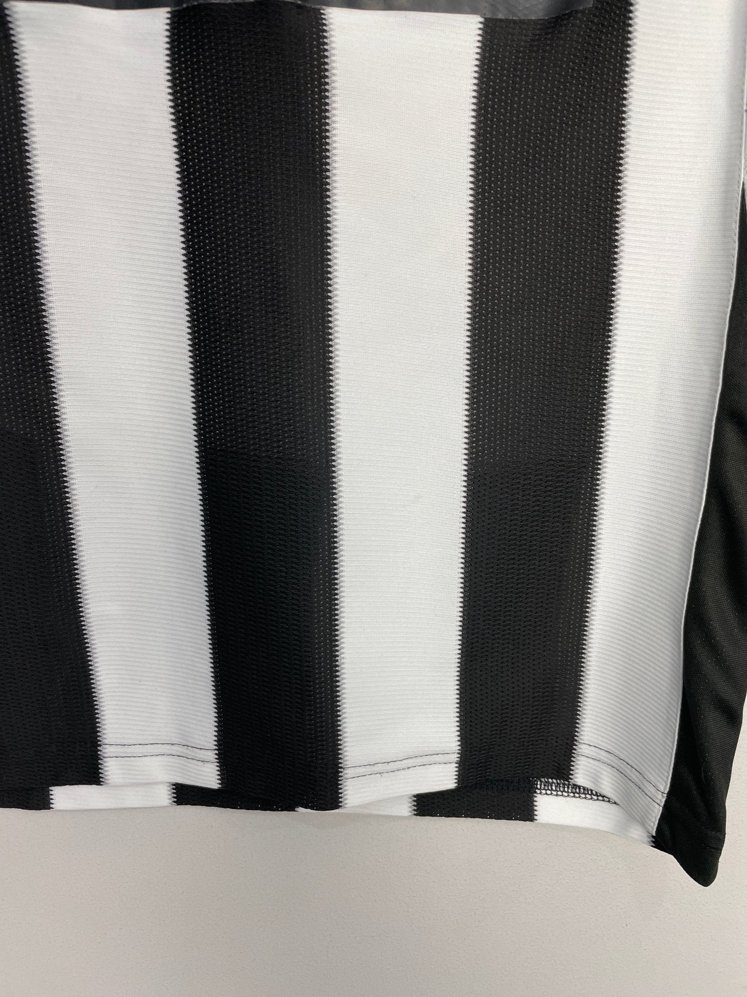 Shop 2010/11 NEWCASTLE UNITED BEN ARFA #37 HOME SHIRT (S) PUMA, classic football shirts, vintage football shirts & retro soccer jerseys at Cult Kits