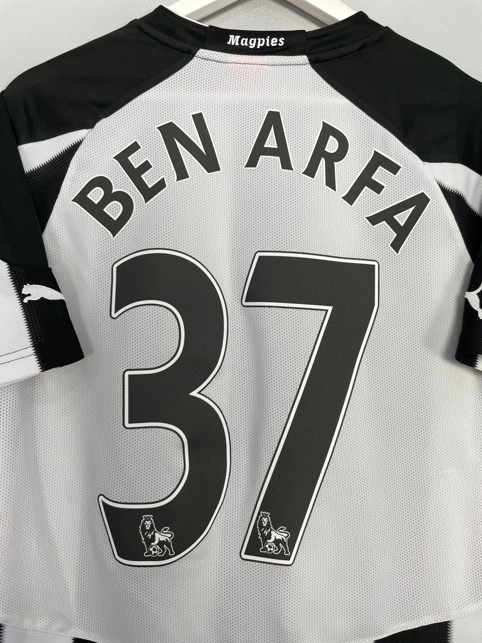 Shop 2010/11 NEWCASTLE UNITED BEN ARFA #37 HOME SHIRT (S) PUMA, classic football shirts, vintage football shirts & retro soccer jerseys at Cult Kits