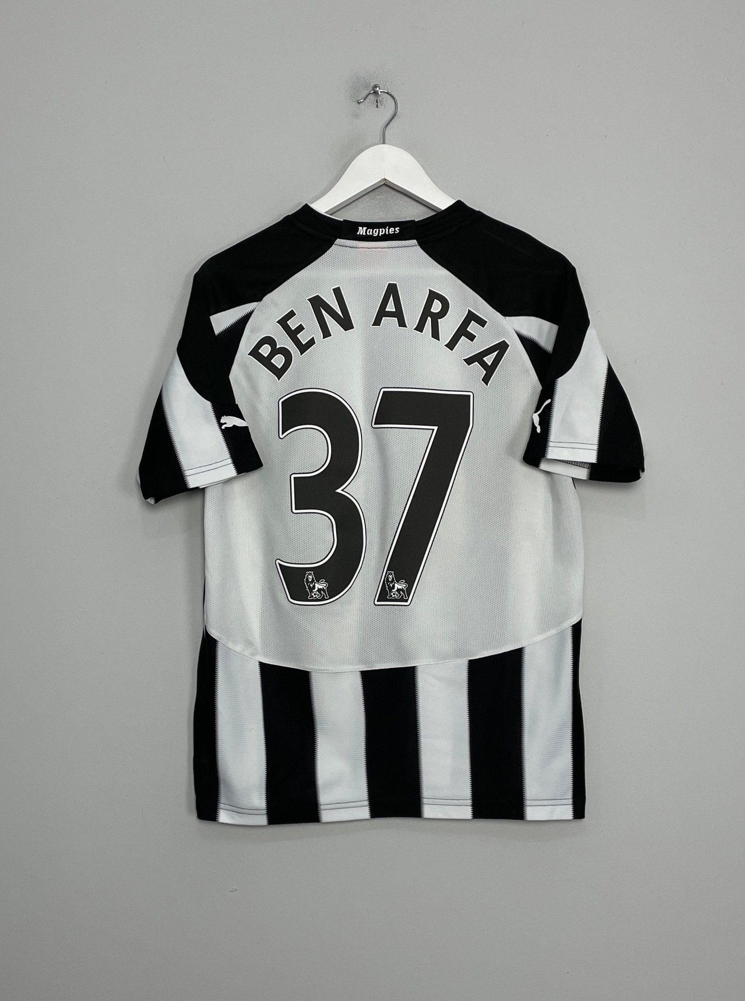 Shop 2010/11 NEWCASTLE UNITED BEN ARFA #37 HOME SHIRT (S) PUMA, classic football shirts, vintage football shirts & retro soccer jerseys at Cult Kits