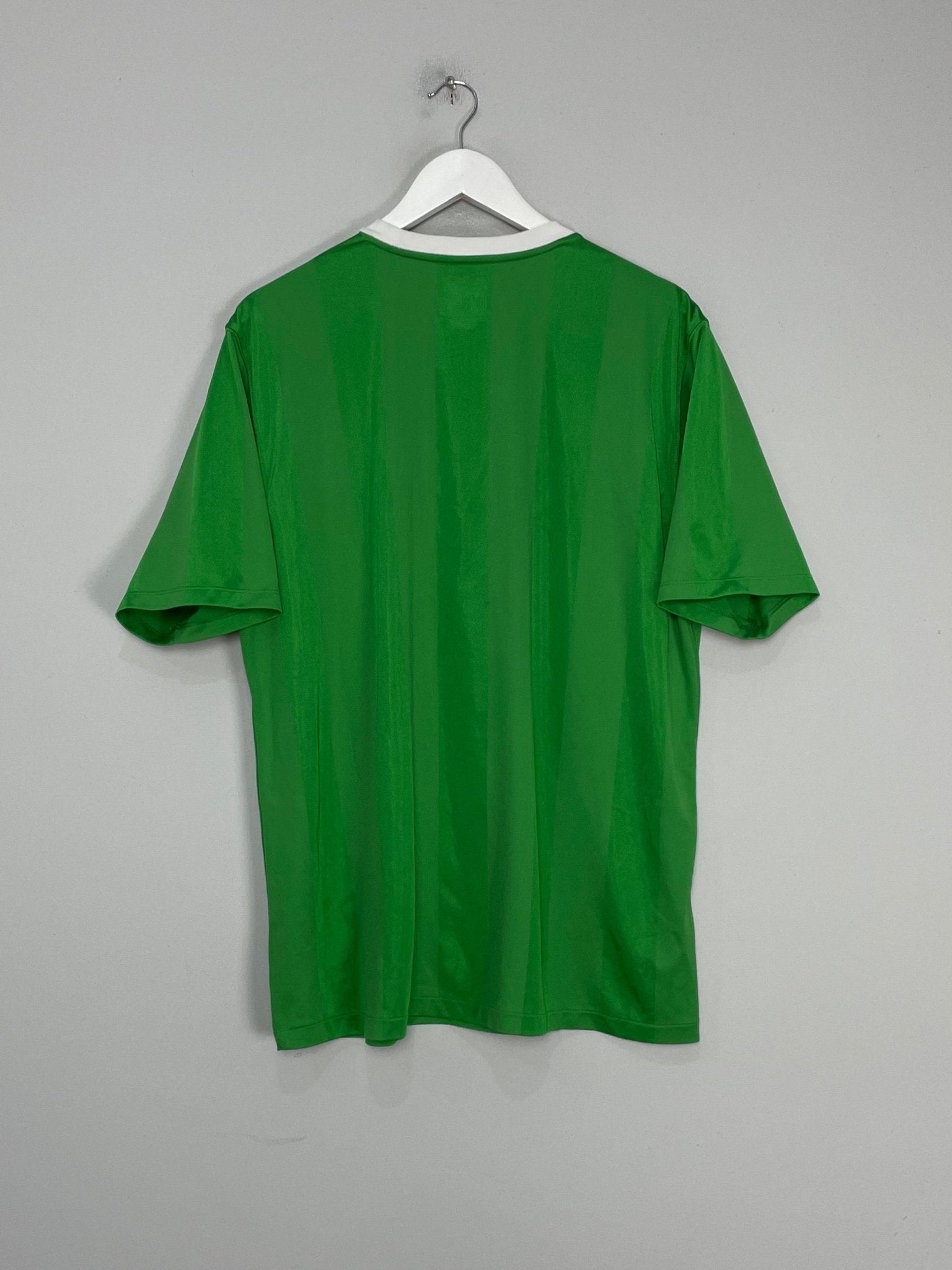Shop 2010/11 NORTHERN IRELAND HOME SHIRT (XL) UMBRO, classic football shirts, vintage football shirts & retro soccer jerseys at Cult Kits