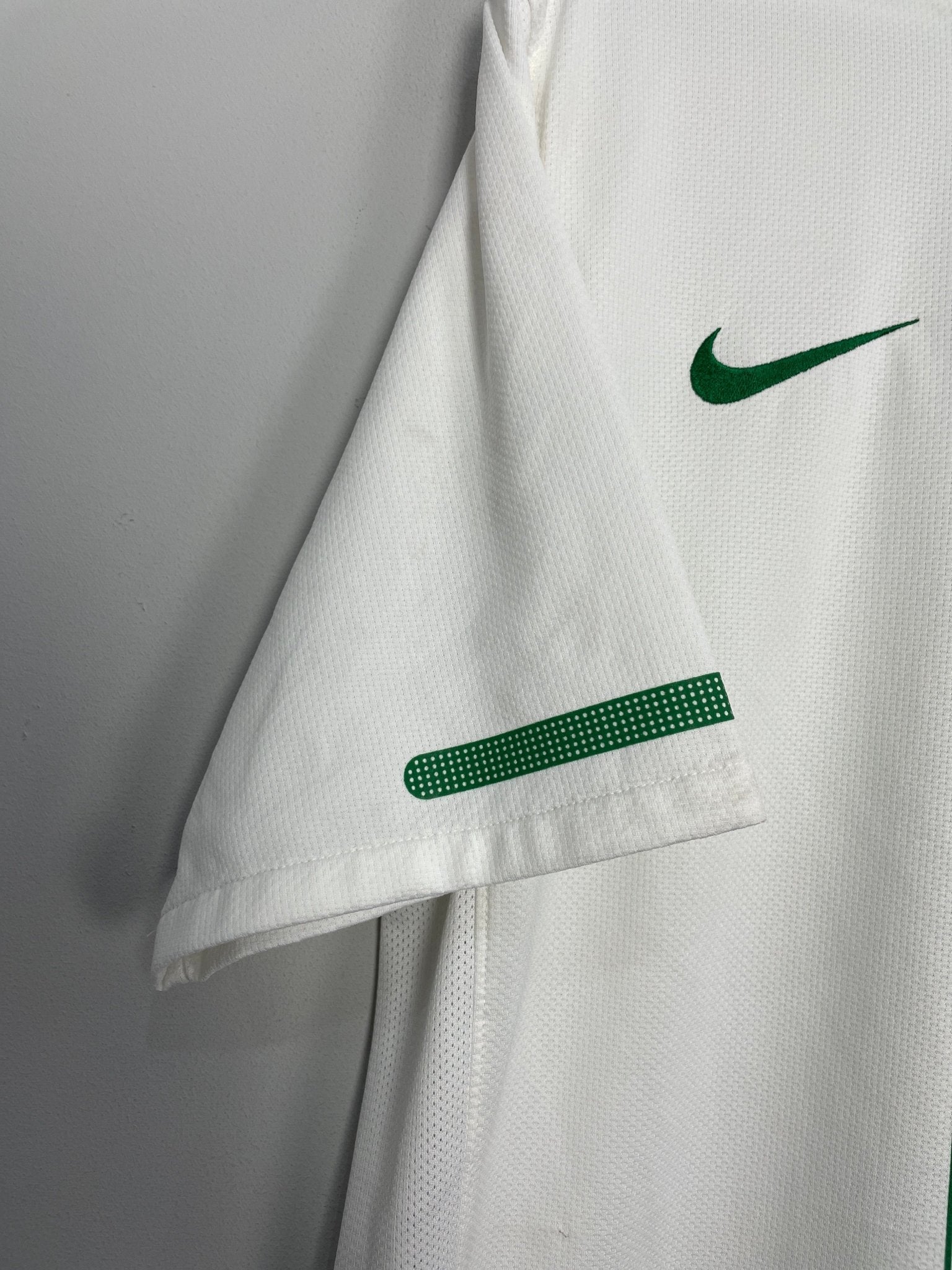 Shop 2010/11 PORTUGAL AWAY SHIRT (L) NIKE, classic football shirts, vintage football shirts & retro soccer jerseys at Cult Kits