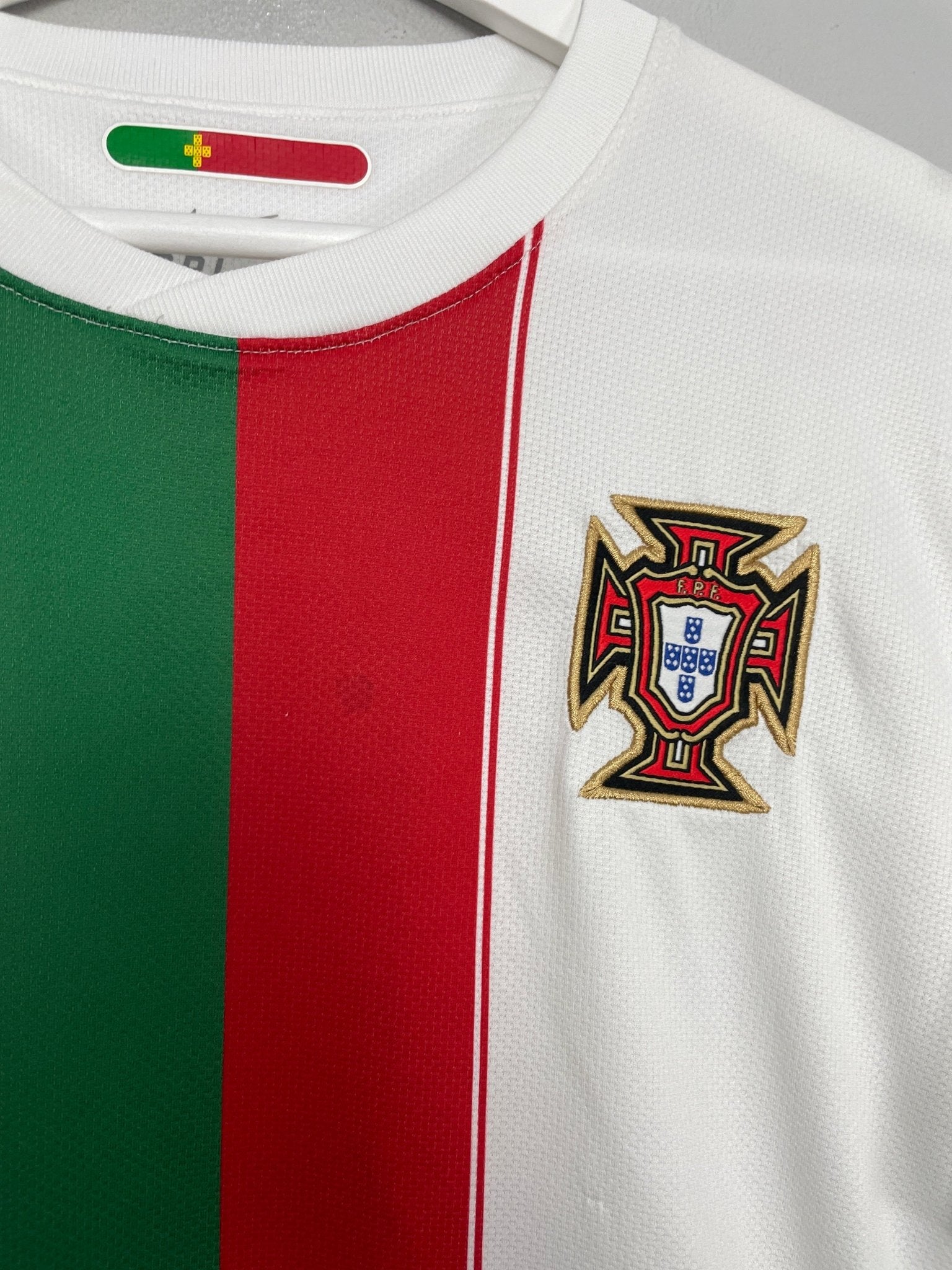 Shop 2010/11 PORTUGAL AWAY SHIRT (L) NIKE, classic football shirts, vintage football shirts & retro soccer jerseys at Cult Kits