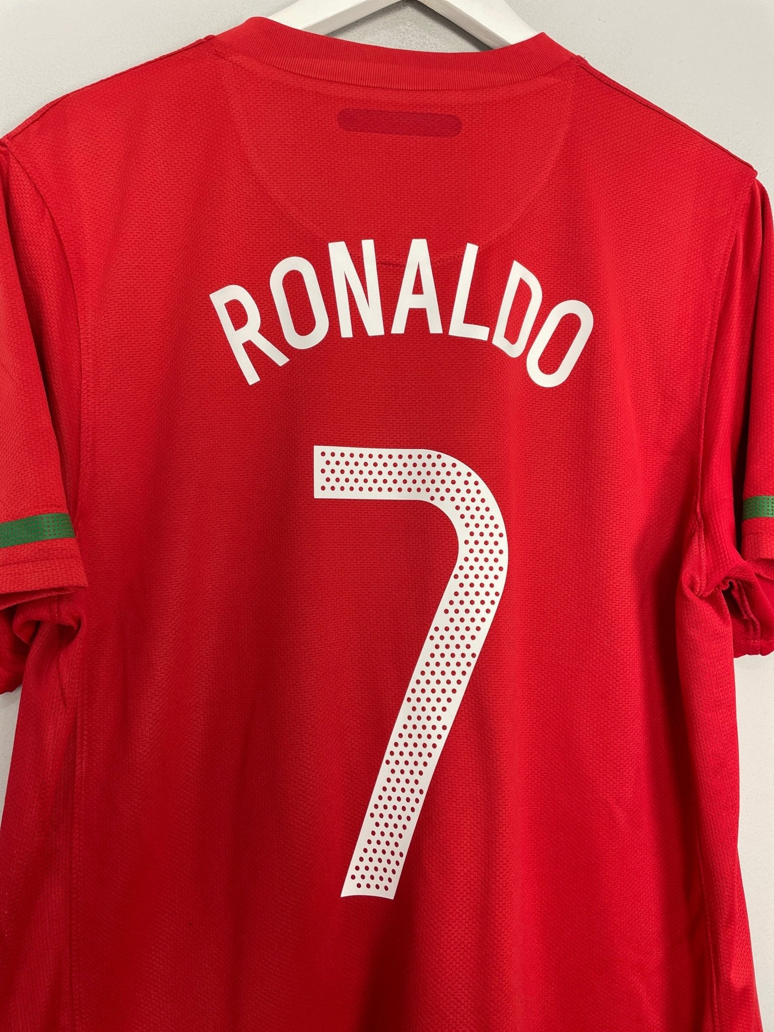 Shop 2010/11 PORTUGAL RONALDO #7 HOME SHIRT (M) NIKE, classic football shirts, vintage football shirts & retro soccer jerseys at Cult Kits