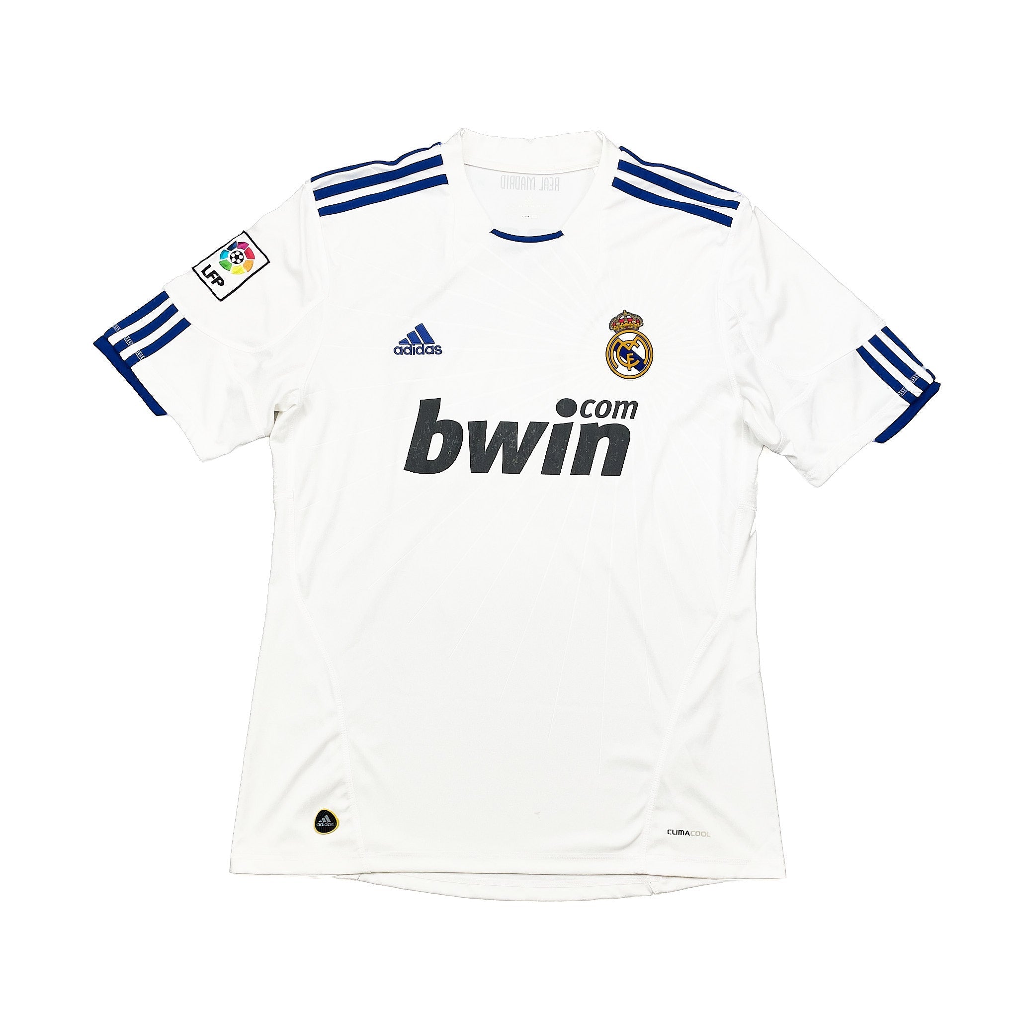 Buy 2010/11 Real Madrid Di Maria 22 Home Shirt (L) Adidas ~ Free worldwide shipping ~ Authentic Vintage Football Shirts from Cult Kits