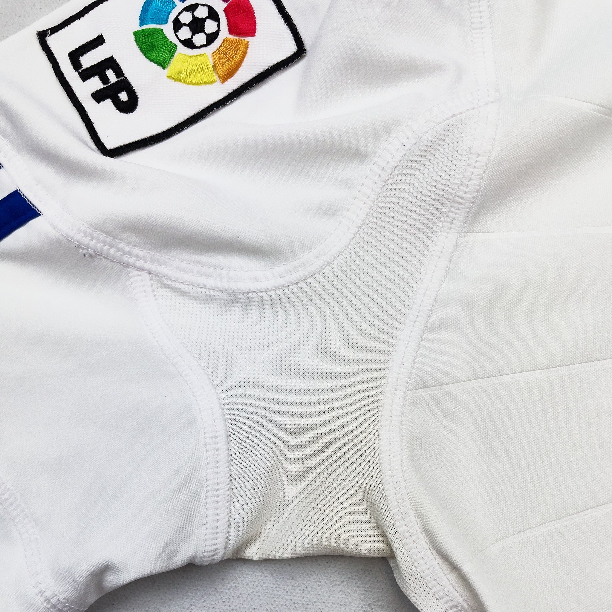 Buy 2010/11 Real Madrid Home Shirt (S) Adidas ~ Free worldwide shipping ~ Authentic Vintage Football Shirts from Cult Kits