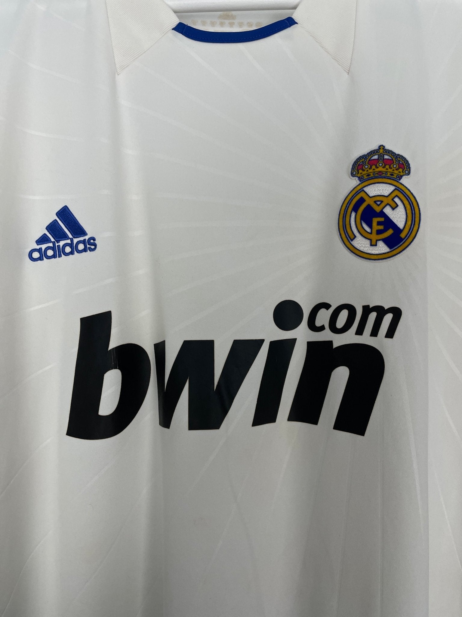 Shop 2010/11 REAL MADRID HOME SHIRT (XL) ADIDAS, classic football shirts, vintage football shirts & retro soccer jerseys at Cult Kits