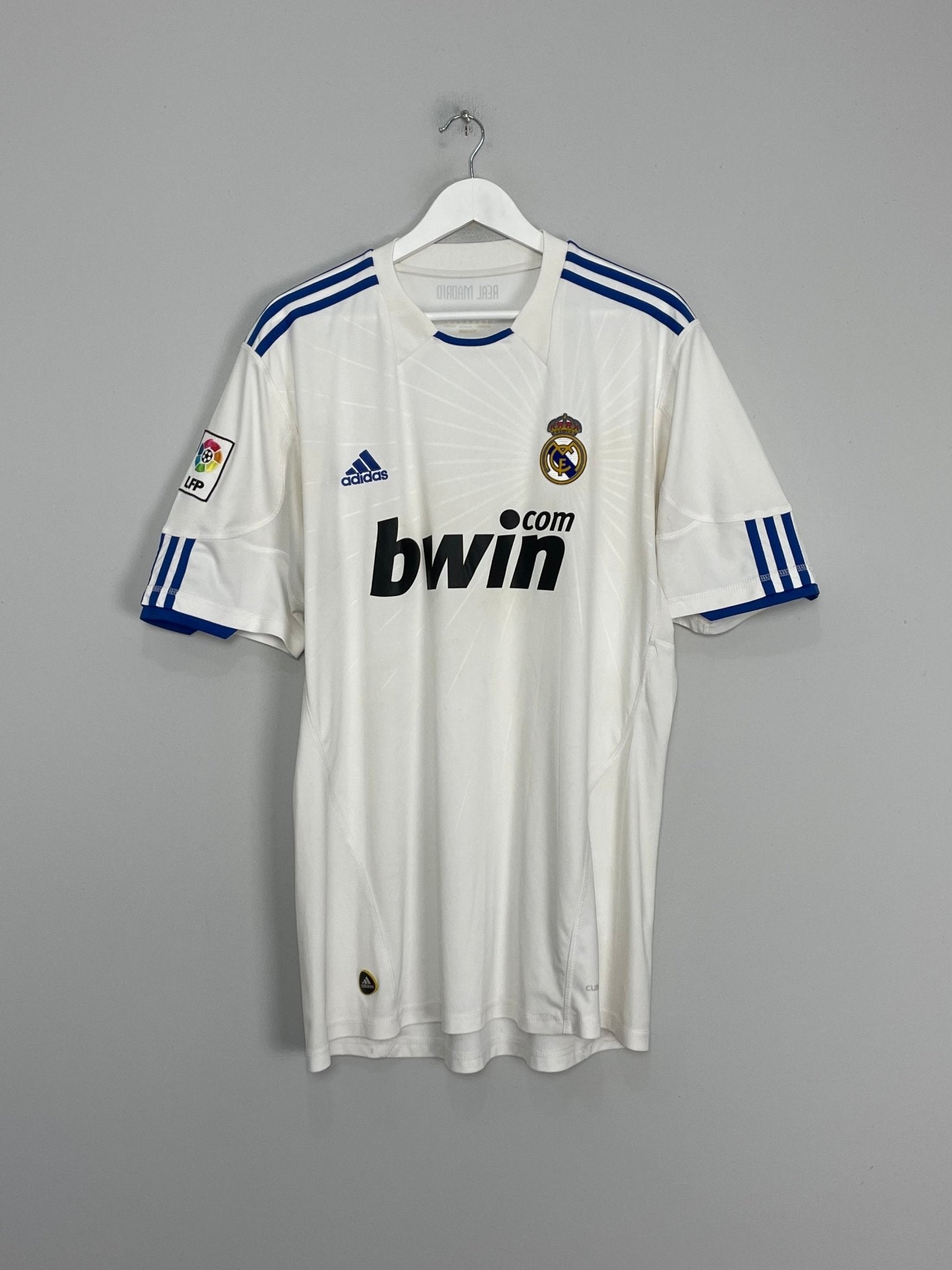 Shop 2010/11 REAL MADRID HOME SHIRT (XL) ADIDAS, classic football shirts, vintage football shirts & retro soccer jerseys at Cult Kits