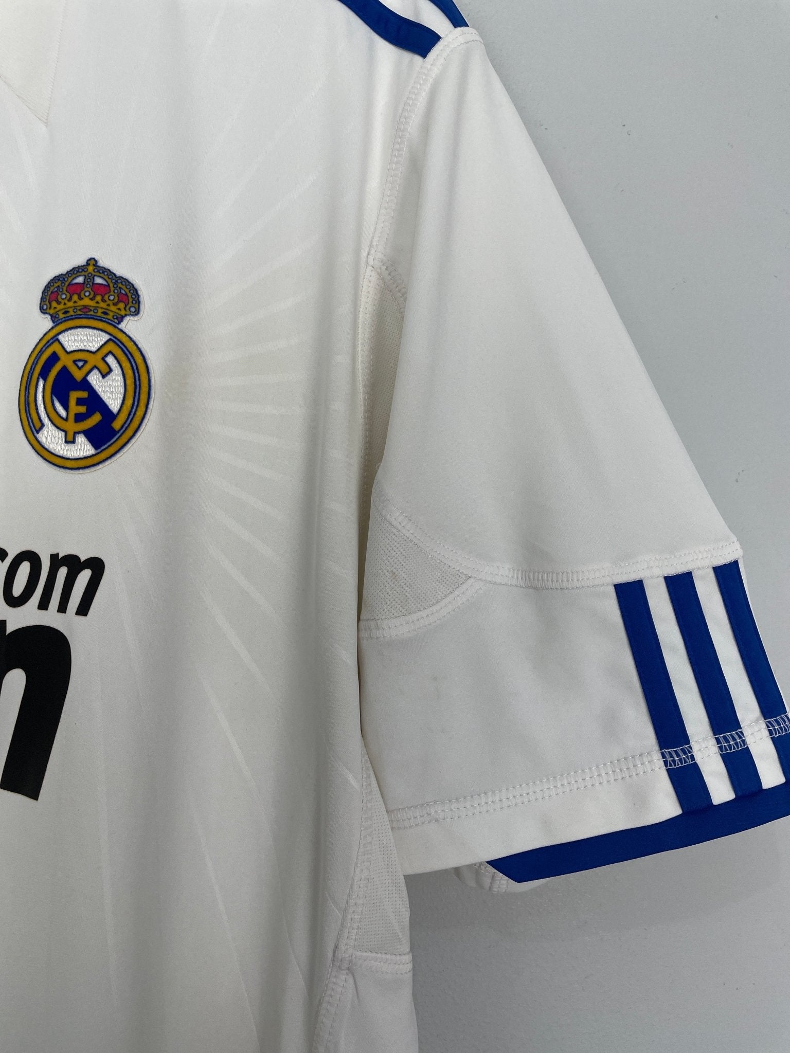 Shop 2010/11 REAL MADRID HOME SHIRT (XL) ADIDAS, classic football shirts, vintage football shirts & retro soccer jerseys at Cult Kits