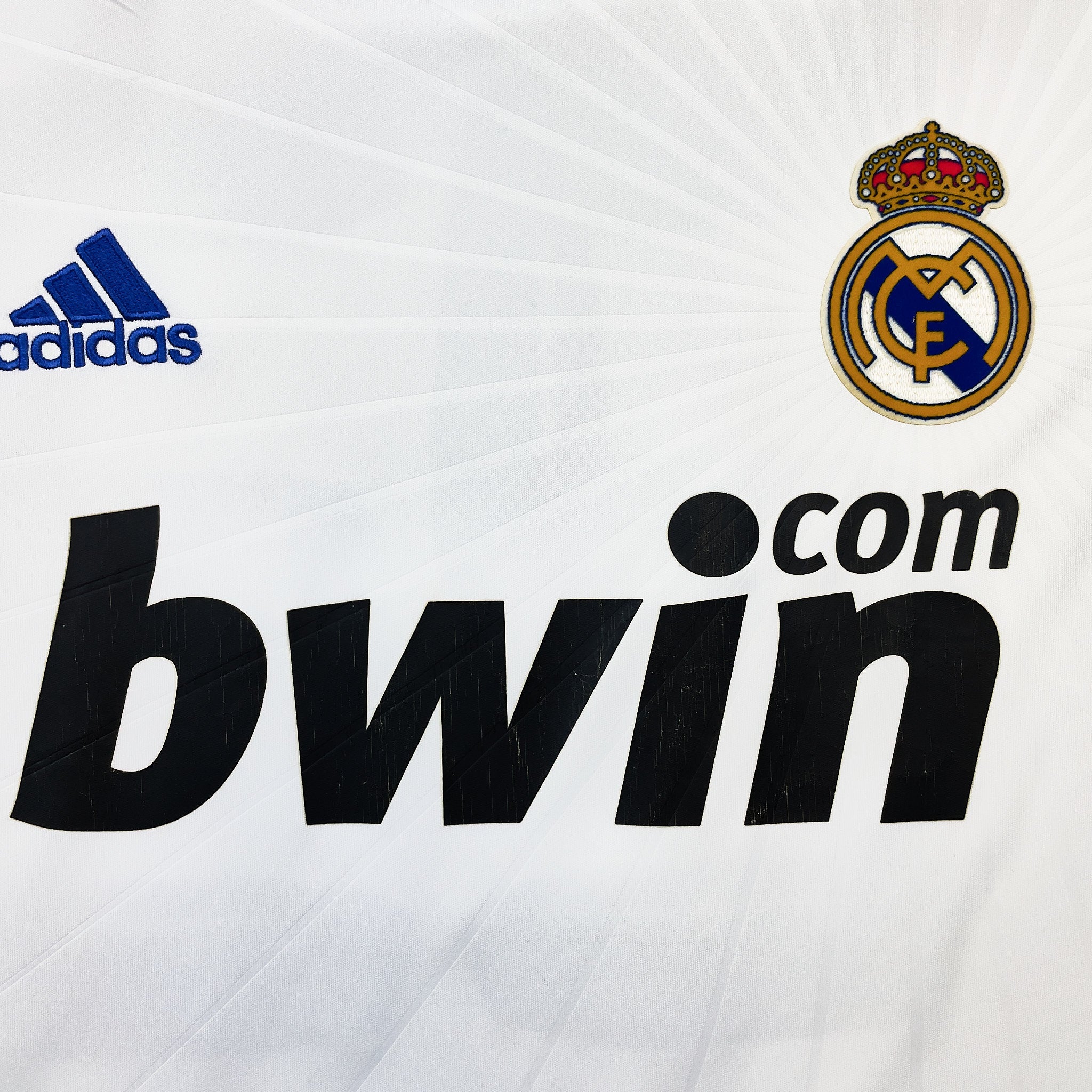 Buy 2010/11 Real Madrid Ozil 23 Home Shirt (M) Adidas ~ Free worldwide shipping ~ Authentic Vintage Football Shirts from Cult Kits