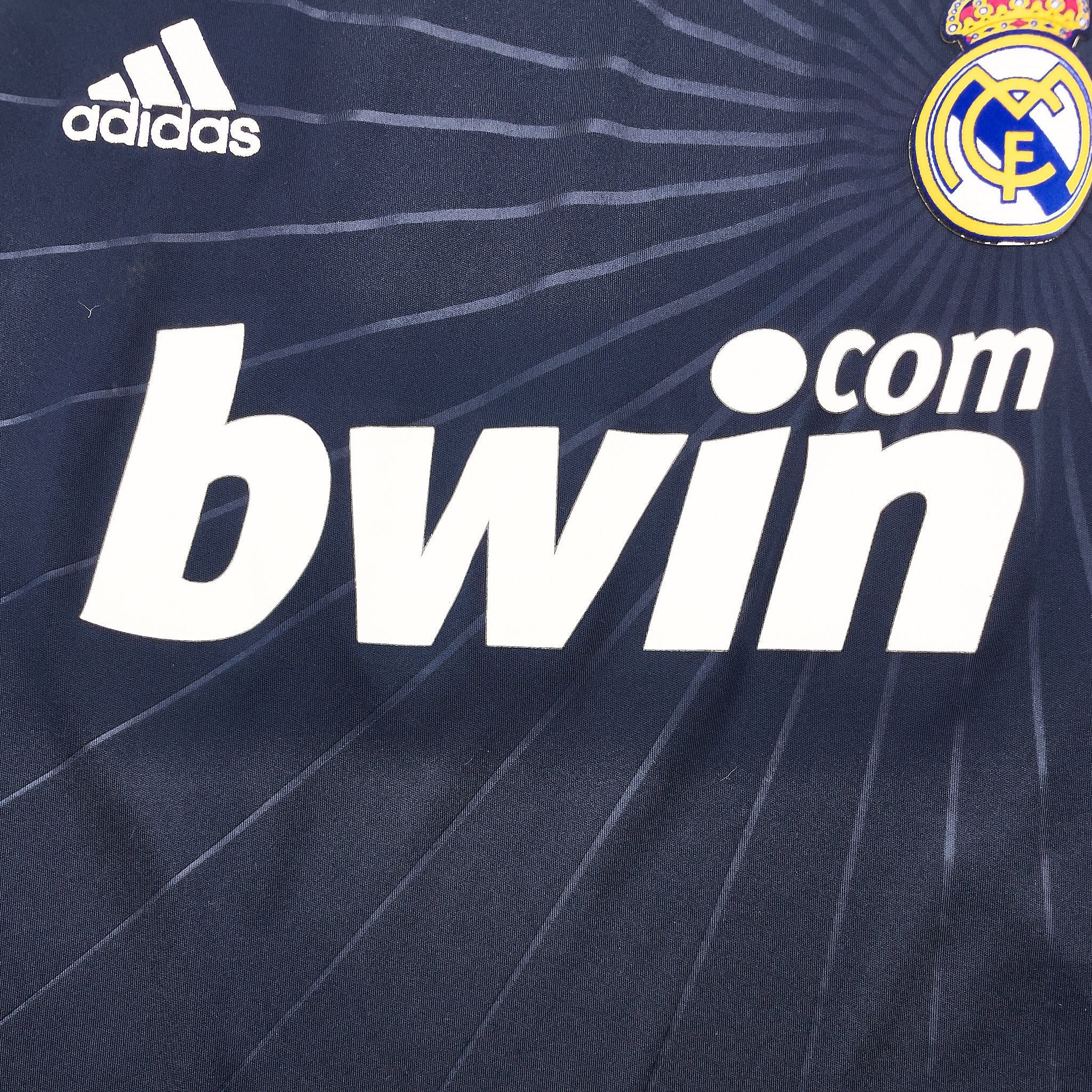 Buy 2010/11 Real Madrid Ronaldo 7 Away Shirt (L) Adidas ~ Free worldwide shipping ~ Authentic Vintage Football Shirts from Cult Kits