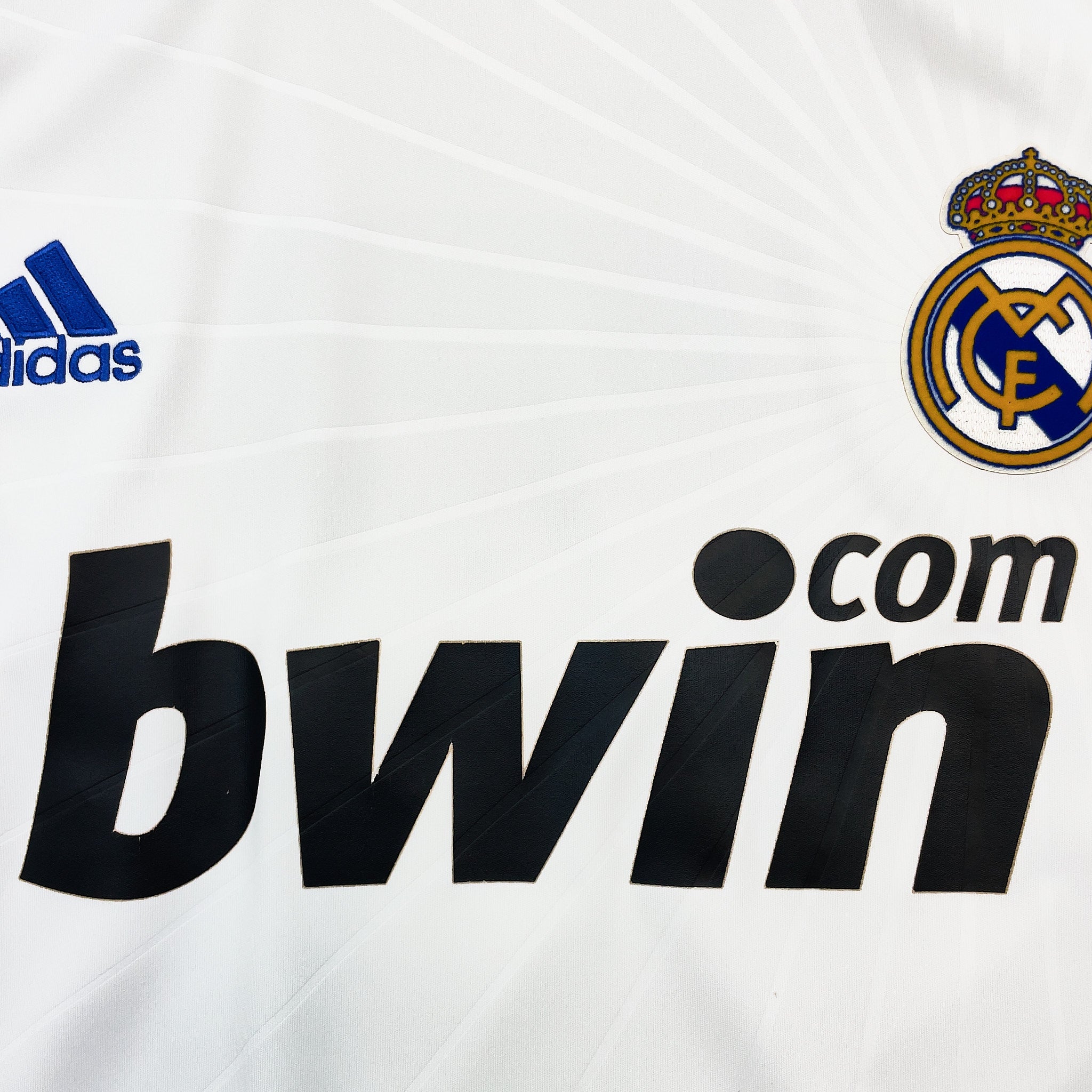 Buy 2010/11 Real Madrid Ronaldo 7 Home Shirt (L) Adidas ~ Free worldwide shipping ~ Authentic Vintage Football Shirts from Cult Kits