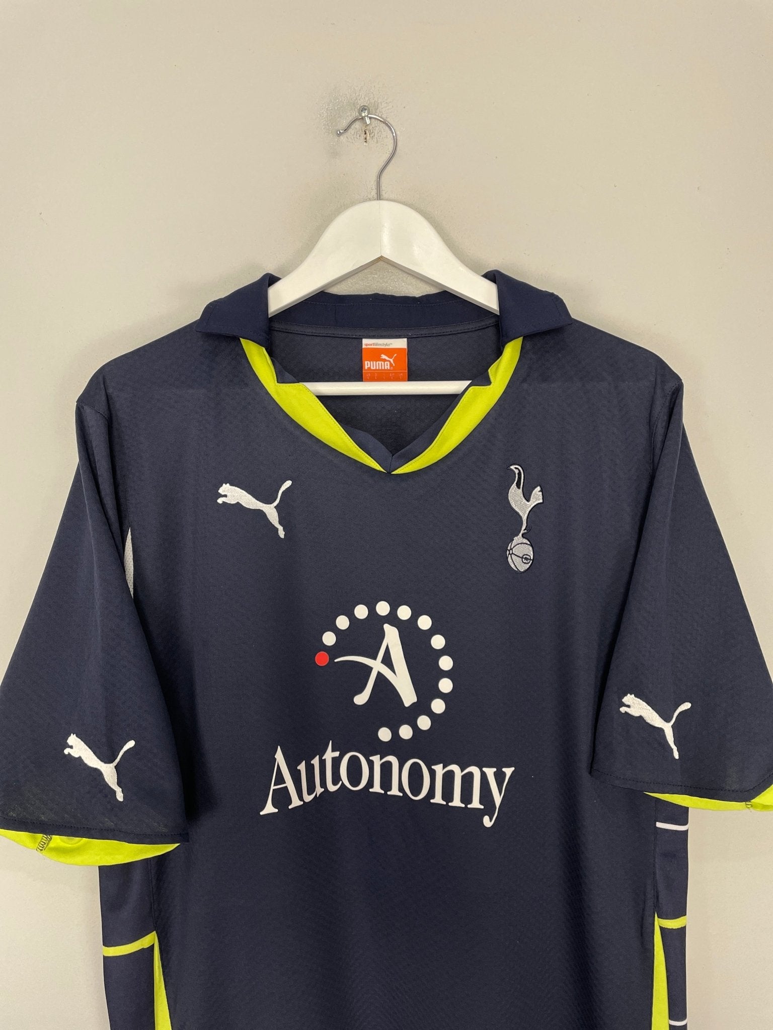 Shop 2010/11 TOTTENHAM VAN DER VAART #11 AWAY SHIRT (L) PUMA, classic football shirts, vintage football shirts & retro soccer jerseys at Cult Kits