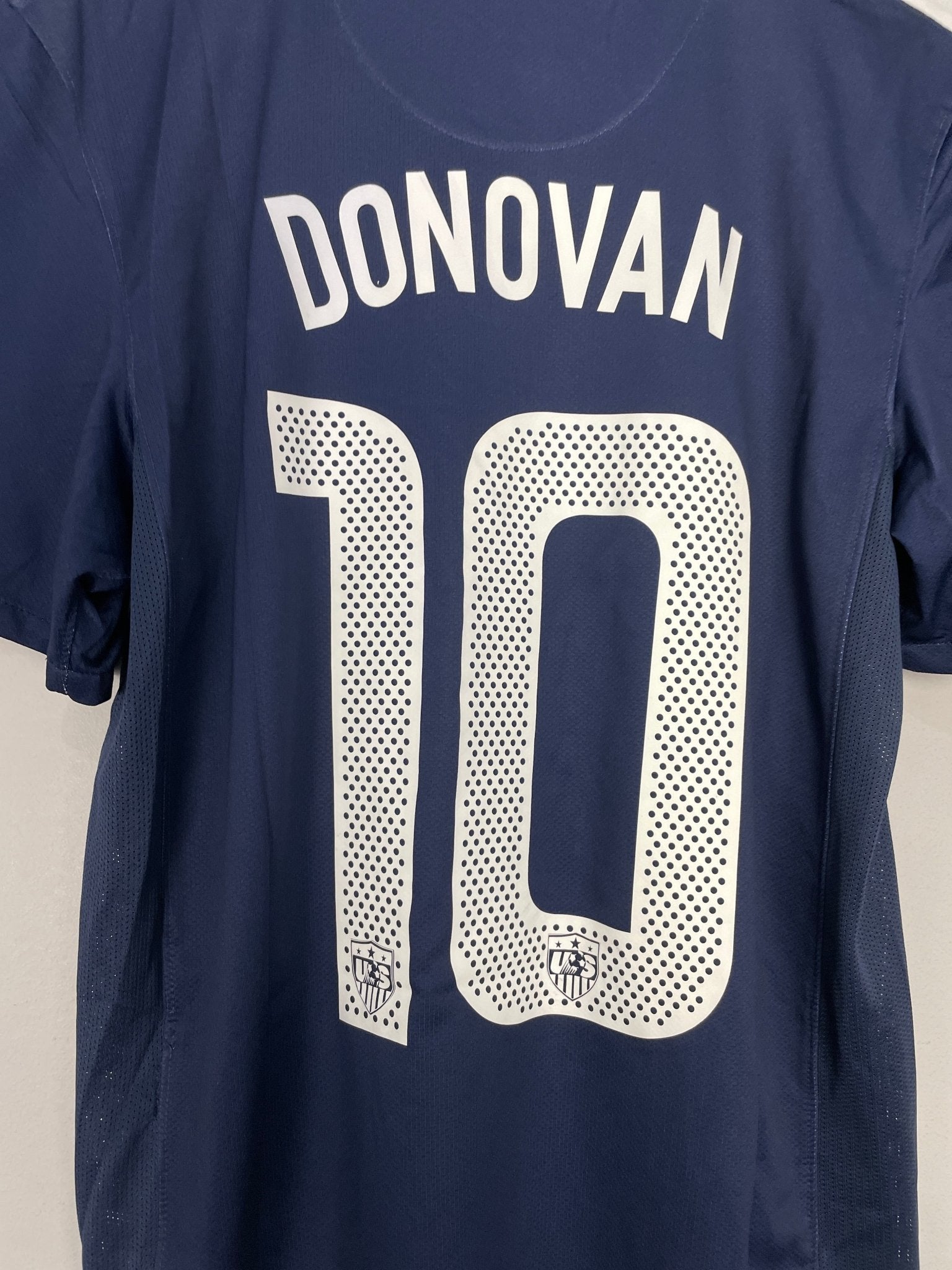 Shop 2010/11 USA DONOVAN #10 AWAY SHIRT (S) NIKE, classic football shirts, vintage football shirts & retro soccer jerseys at Cult Kits