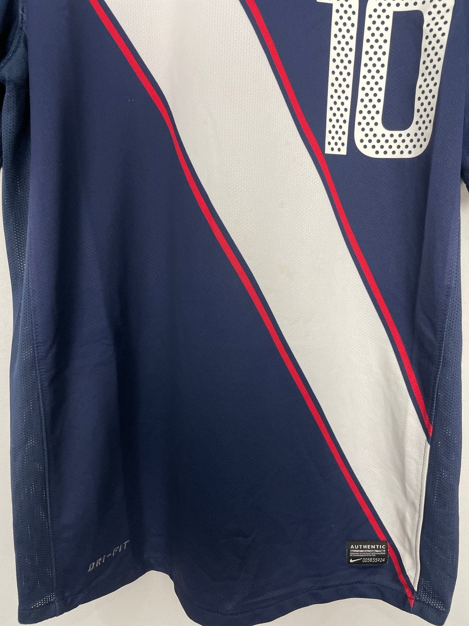 Shop 2010/11 USA DONOVAN #10 AWAY SHIRT (S) NIKE, classic football shirts, vintage football shirts & retro soccer jerseys at Cult Kits
