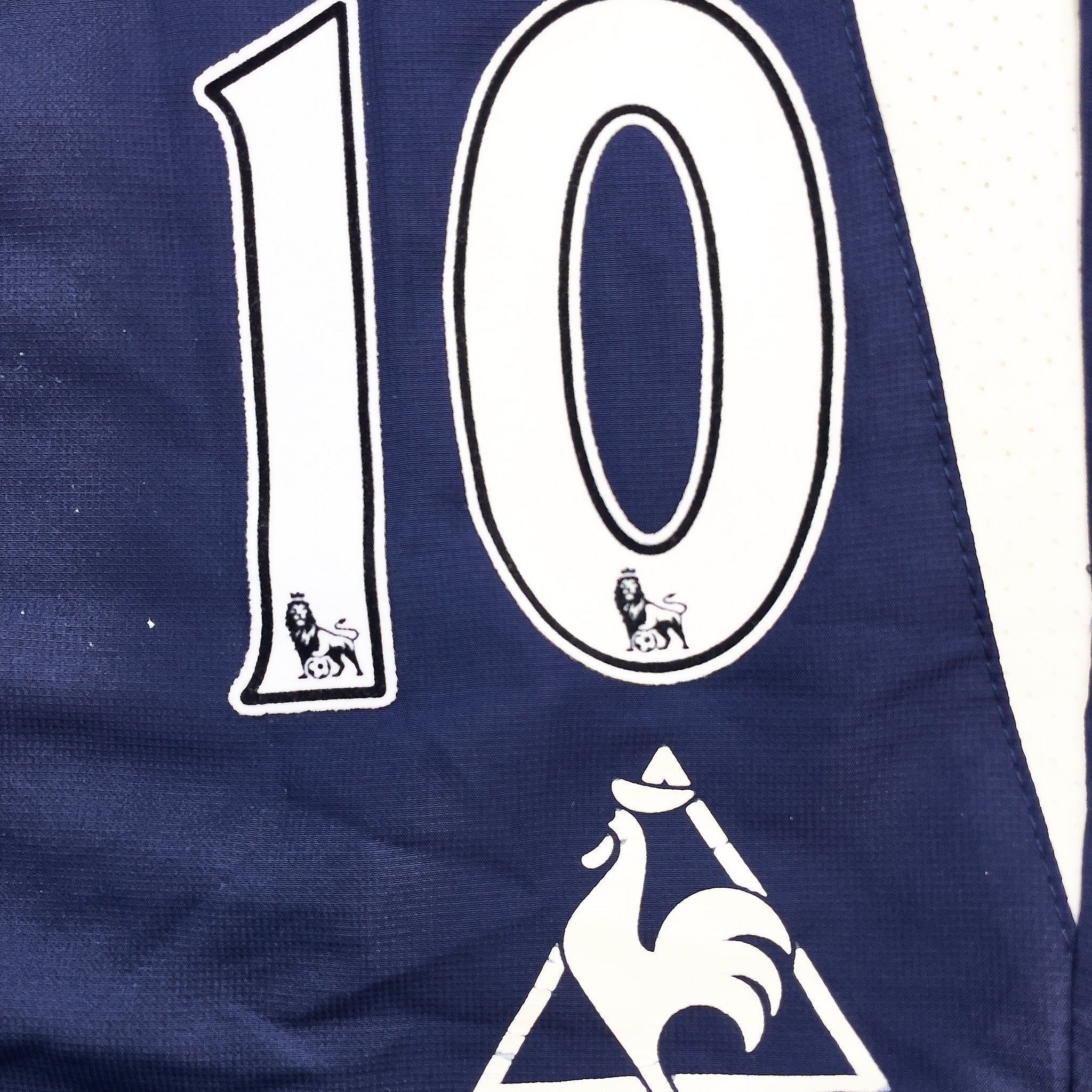 Buy 2010/12 Everton 10 Home Shorts (XL) Le Coq ~ Free worldwide shipping ~ Authentic Vintage Football Shirts from Cult Kits