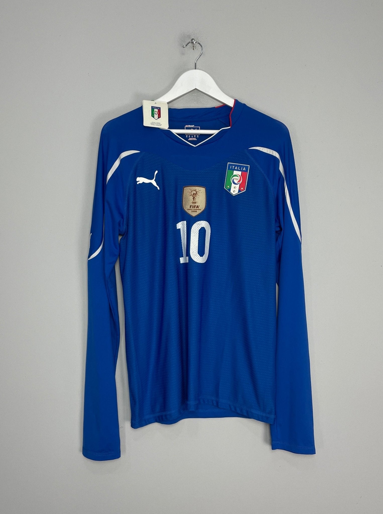 Shop 2010/12 ITALY PIRLO #21 PLAYER ISSUE L/S HOME SHIRT (XL) PUMA, classic football shirts, vintage football shirts & retro soccer jerseys at Cult Kits