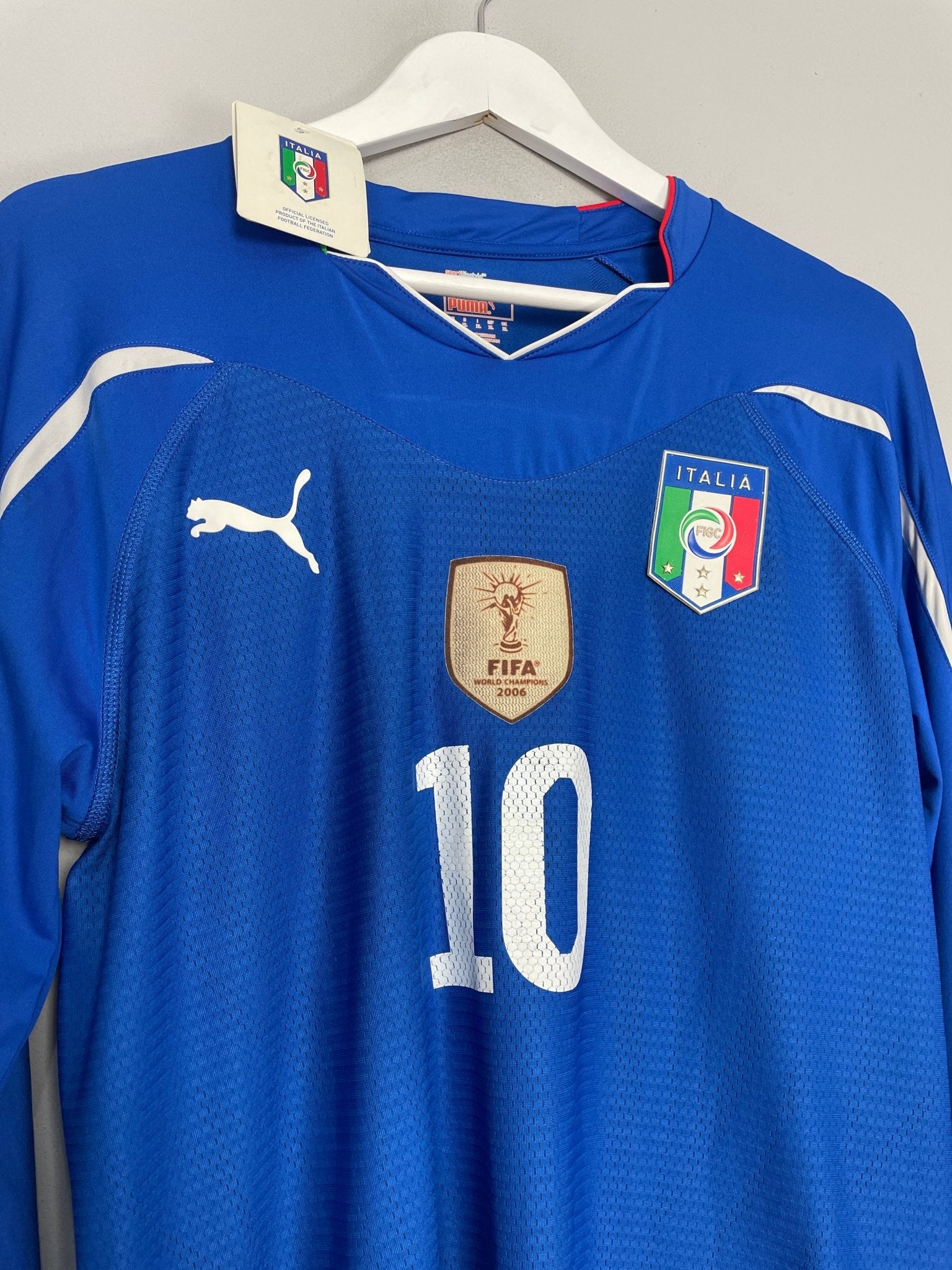 Shop 2010/12 ITALY PIRLO #21 PLAYER ISSUE L/S HOME SHIRT (XL) PUMA, classic football shirts, vintage football shirts & retro soccer jerseys at Cult Kits