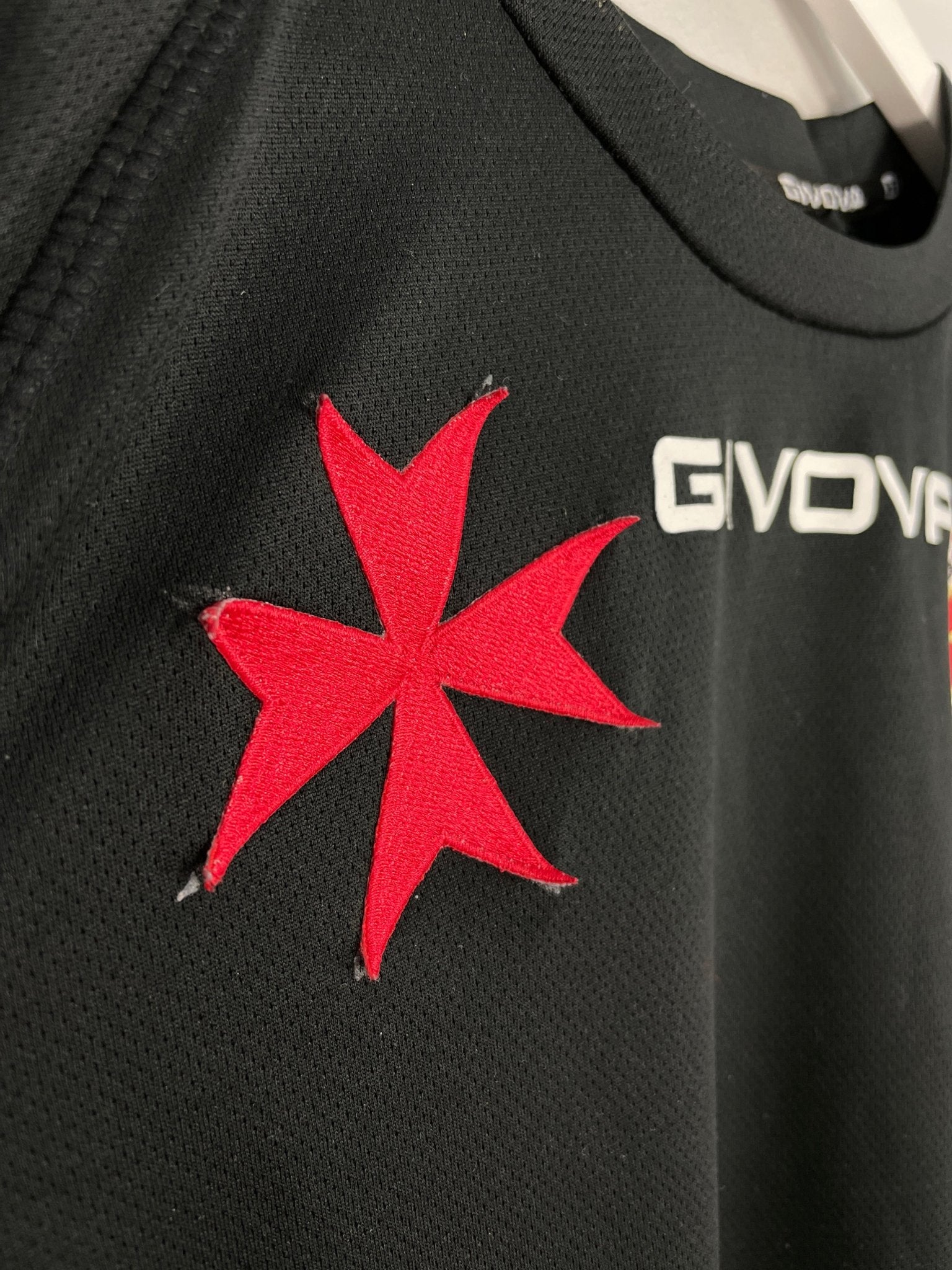 Shop 2010/12 MALTA AWAY SHIRT (XL) GIVOVA, classic football shirts, vintage football shirts & retro soccer jerseys at Cult Kits