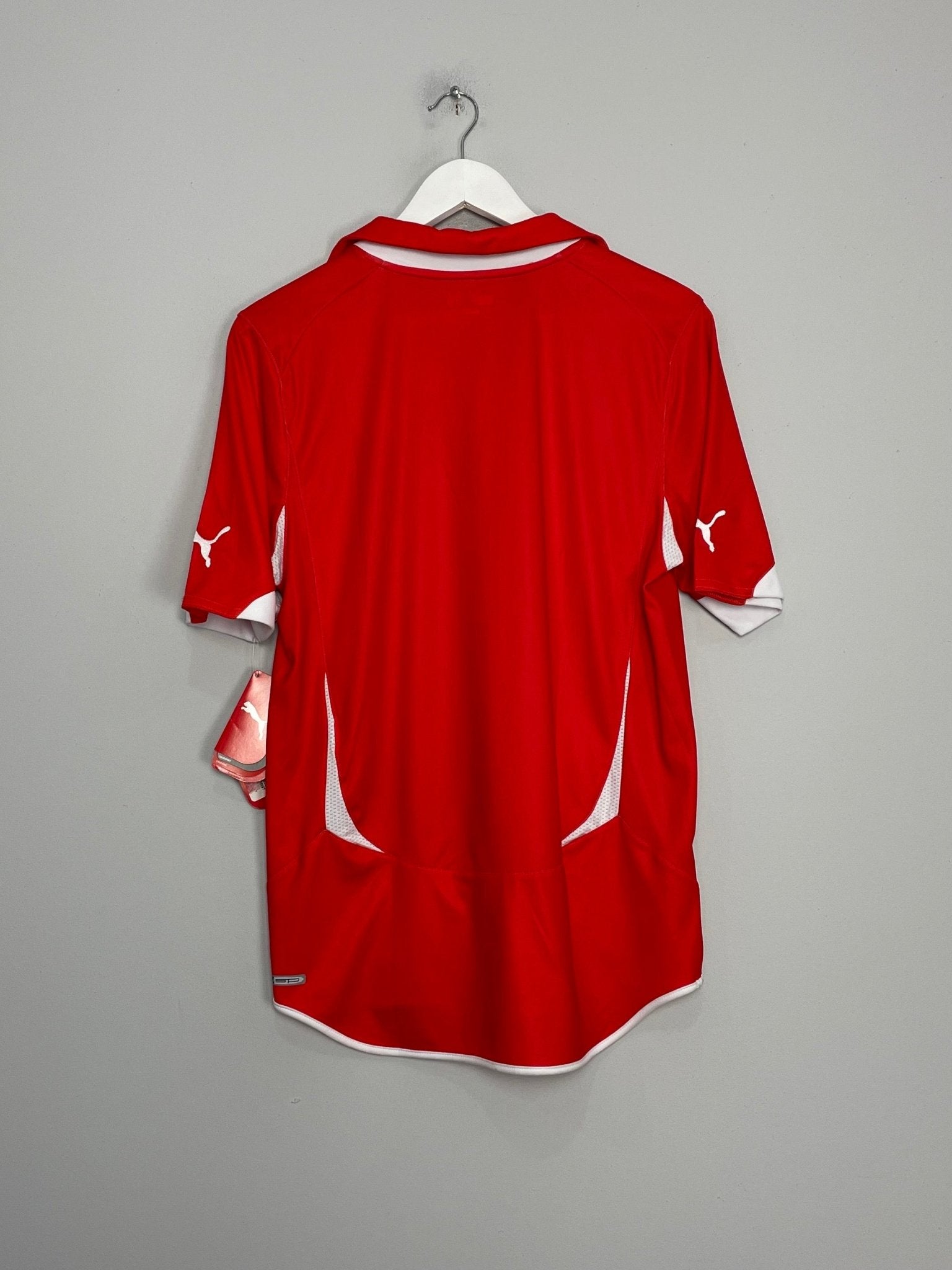 Shop 2010/12 SWITZERLAND *BNWT* HOME SHIRT (M) PUMA, classic football shirts, vintage football shirts & retro soccer jerseys at Cult Kits