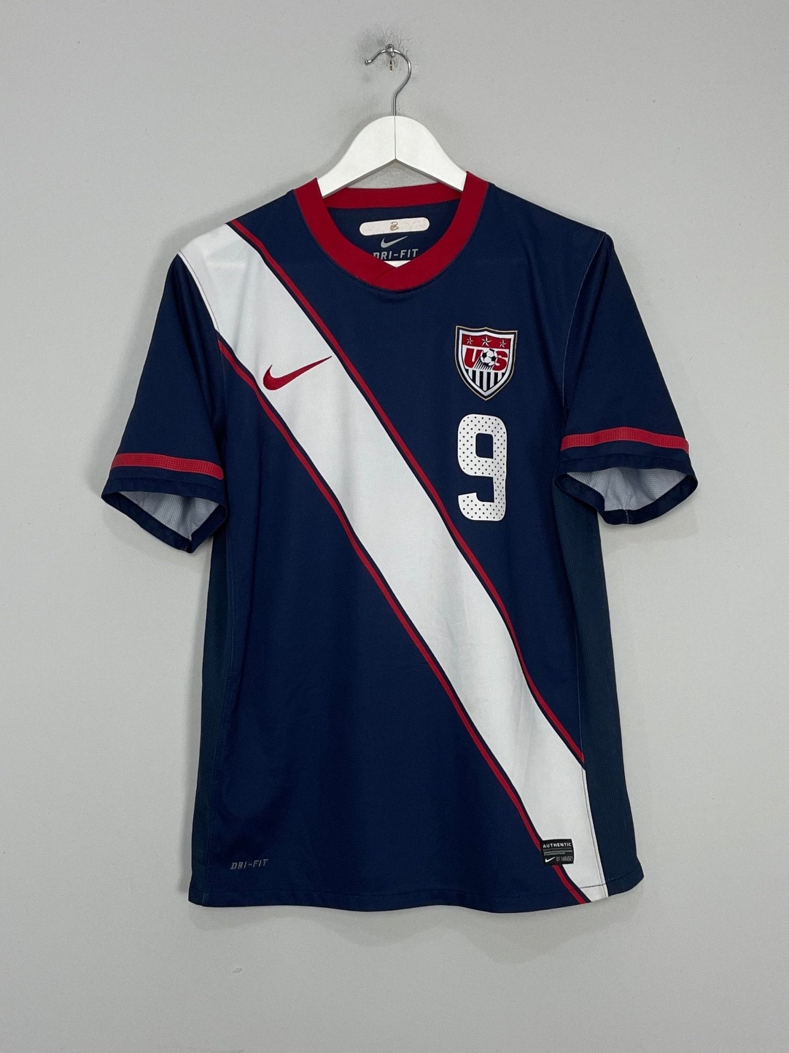 Shop 2010/12 USA DAVIES #9 AWAY SHIRT (M) NIKE, classic football shirts, vintage football shirts & retro soccer jerseys at Cult Kits