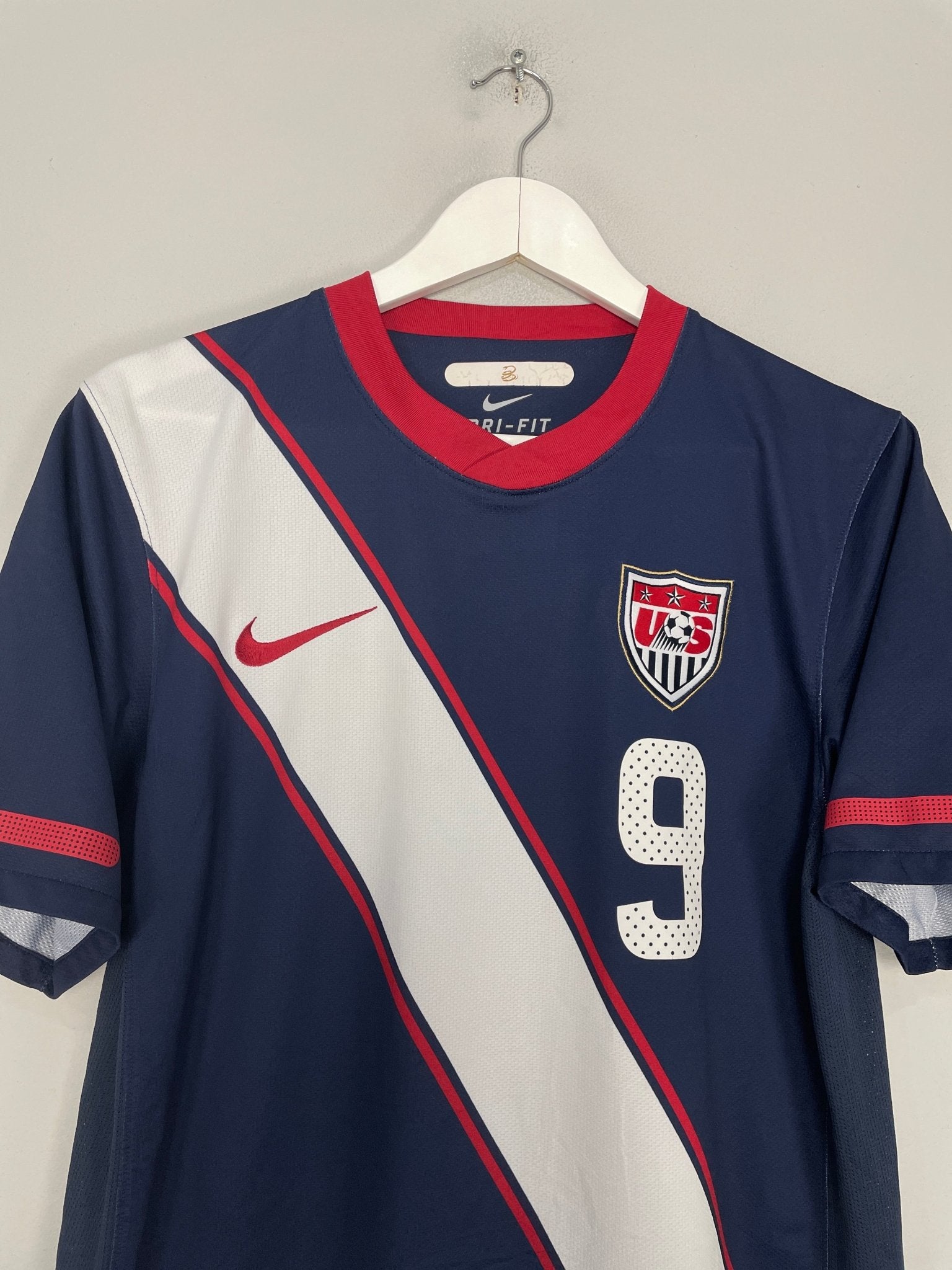 Shop 2010/12 USA DAVIES #9 AWAY SHIRT (M) NIKE, classic football shirts, vintage football shirts & retro soccer jerseys at Cult Kits