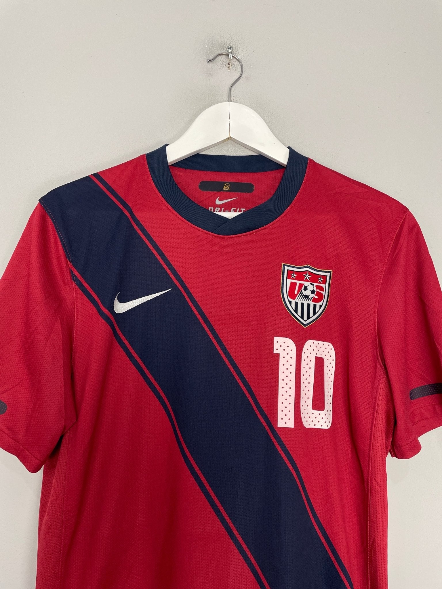 Shop 2010/12 USA DONOVAN #10 AWAY SHIRT (M) NIKE, classic football shirts, vintage football shirts & retro soccer jerseys at Cult Kits