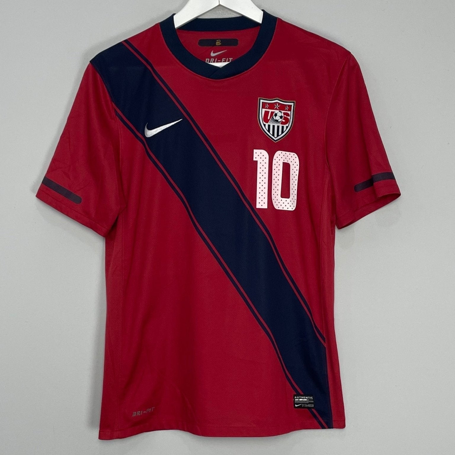 Shop 2010/12 USA DONOVAN #10 AWAY SHIRT (M) NIKE, classic football shirts, vintage football shirts & retro soccer jerseys at Cult Kits