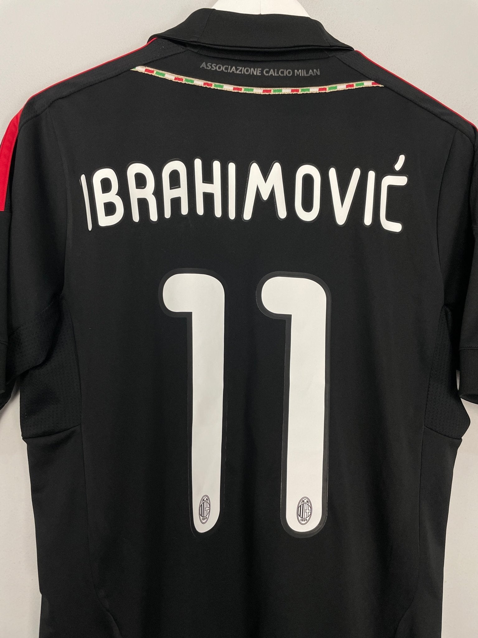 Shop 2011/12 AC MILAN IBRAHIMOVIC #11 AWAY SHIRT (M) ADIDAS, classic football shirts, vintage football shirts & retro soccer jerseys at Cult Kits