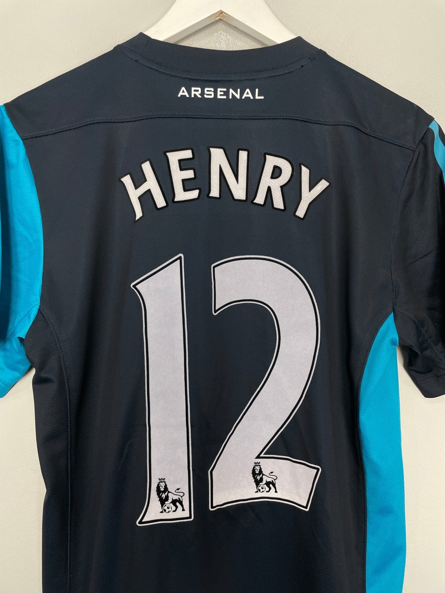 Shop 2011/12 ARSENAL HENRY #12 AWAY SHIRT (M) NIKE, classic football shirts, vintage football shirts & retro soccer jerseys at Cult Kits