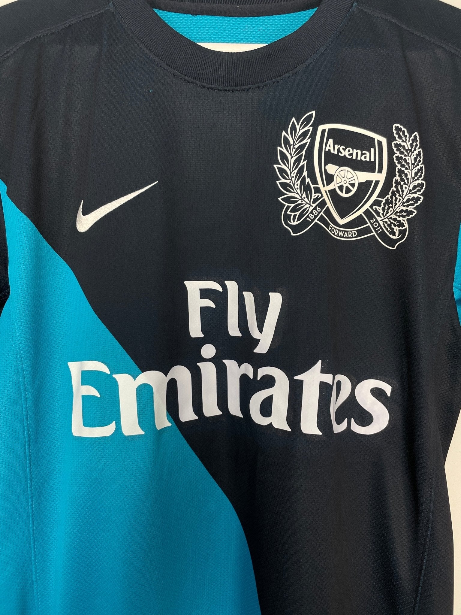 Shop 2011/12 ARSENAL HENRY #12 AWAY SHIRT (M) NIKE, classic football shirts, vintage football shirts & retro soccer jerseys at Cult Kits