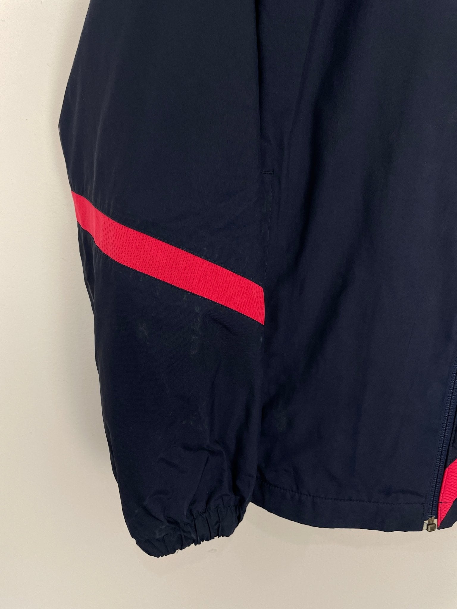 Shop 2011/12 ARSENAL TRACK JACKET (S) NIKE, classic football shirts, vintage football shirts & retro soccer jerseys at Cult Kits