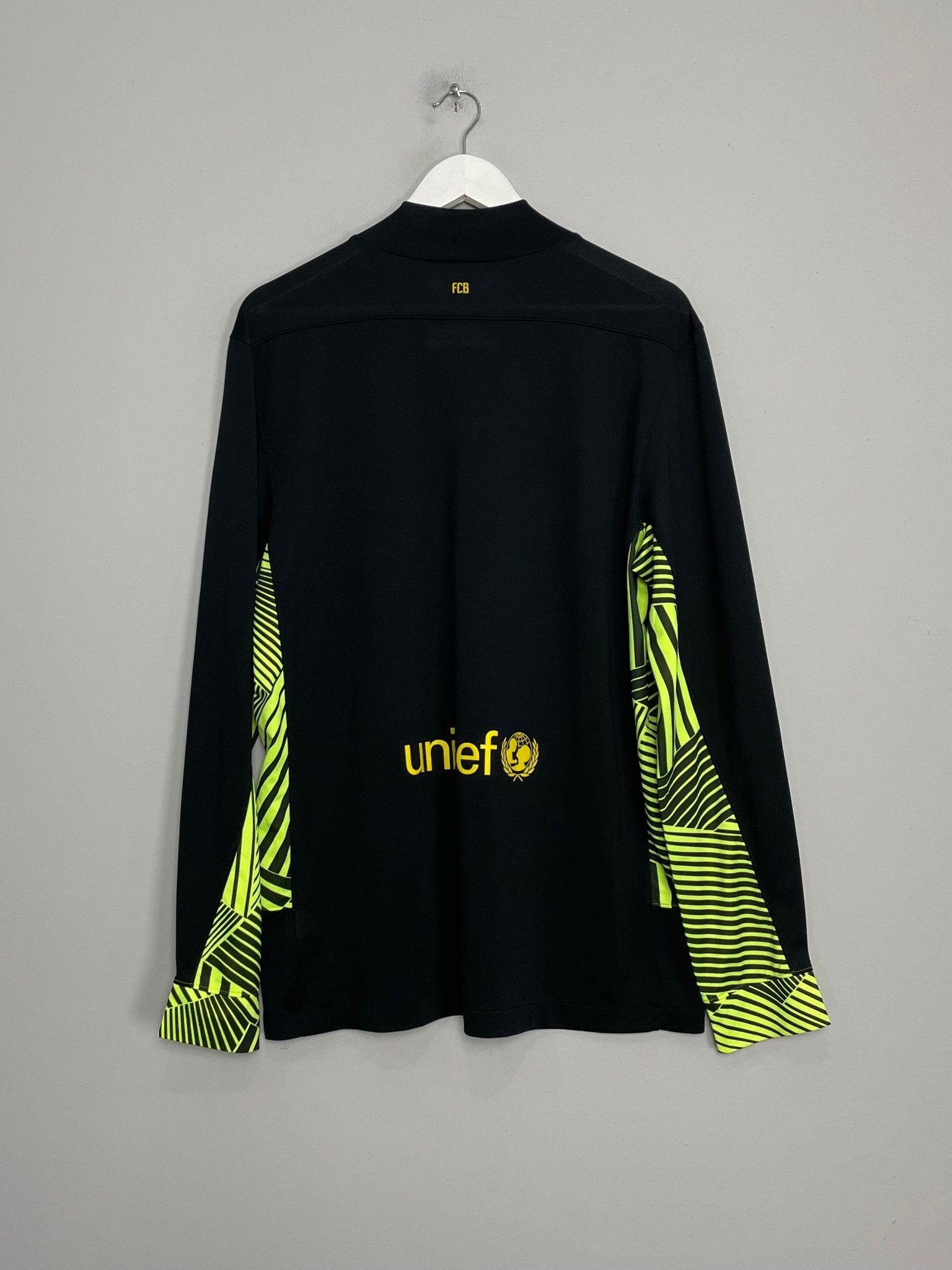 Shop 2011/12 BARCELONA GK SHIRT (L) NIKE, classic football shirts, vintage football shirts & retro soccer jerseys at Cult Kits