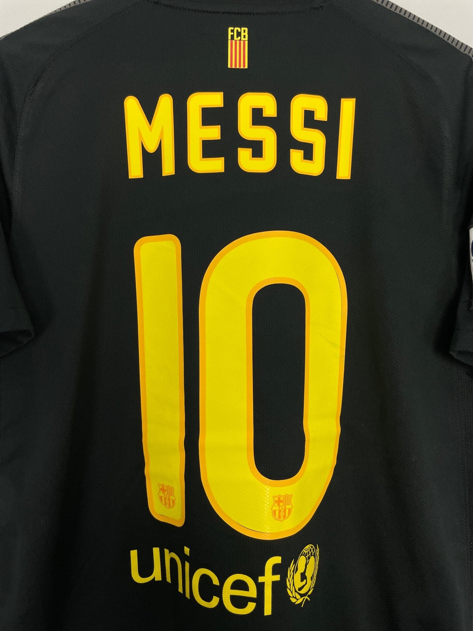 Shop 2011/12 BARCELONA MESSI #10 AWAY SHIRT (M) NIKE, classic football shirts, vintage football shirts & retro soccer jerseys at Cult Kits