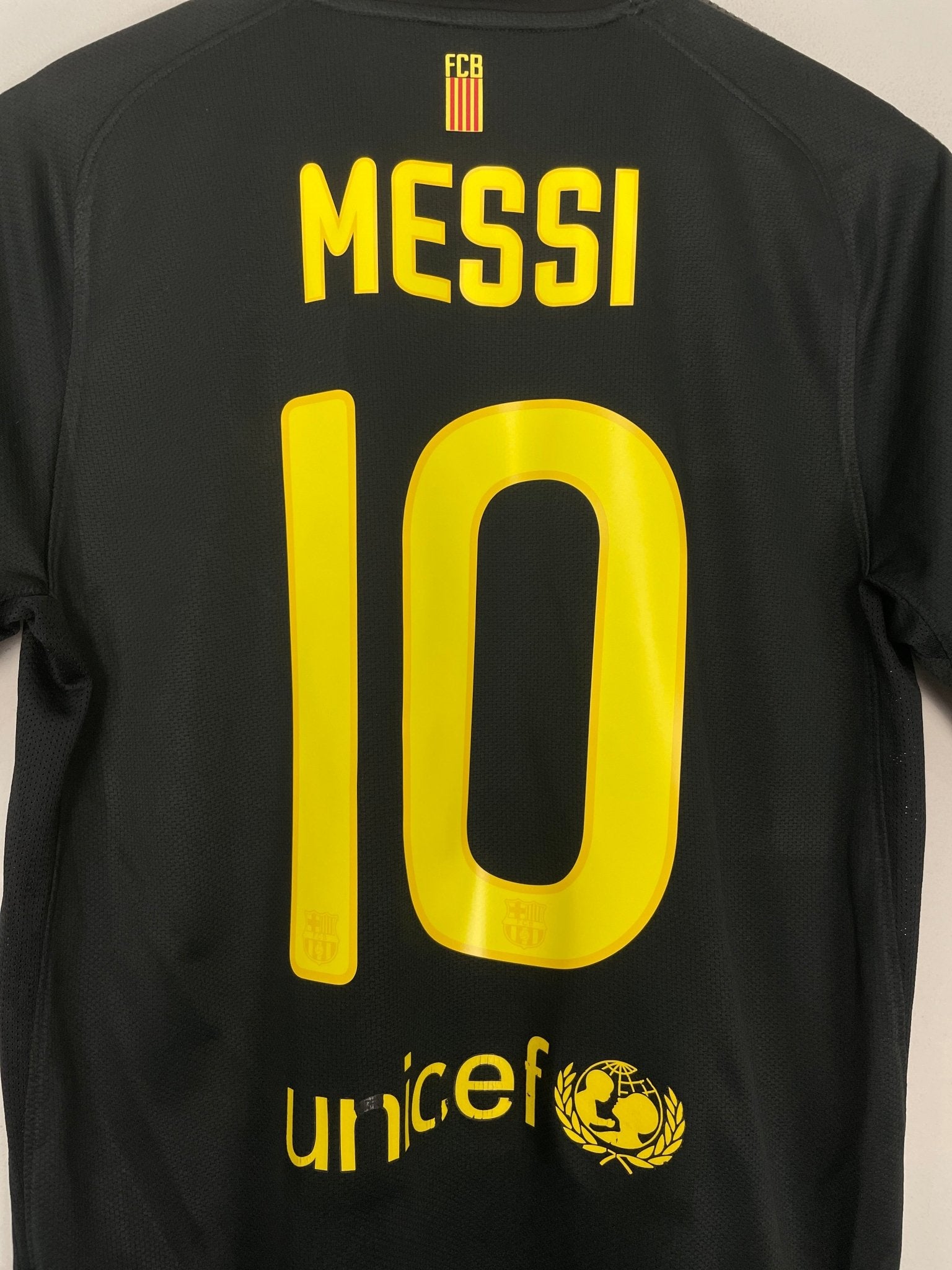 Shop 2011/12 BARCELONA MESSI #10 AWAY SHIRT (M) NIKE, classic football shirts, vintage football shirts & retro soccer jerseys at Cult Kits