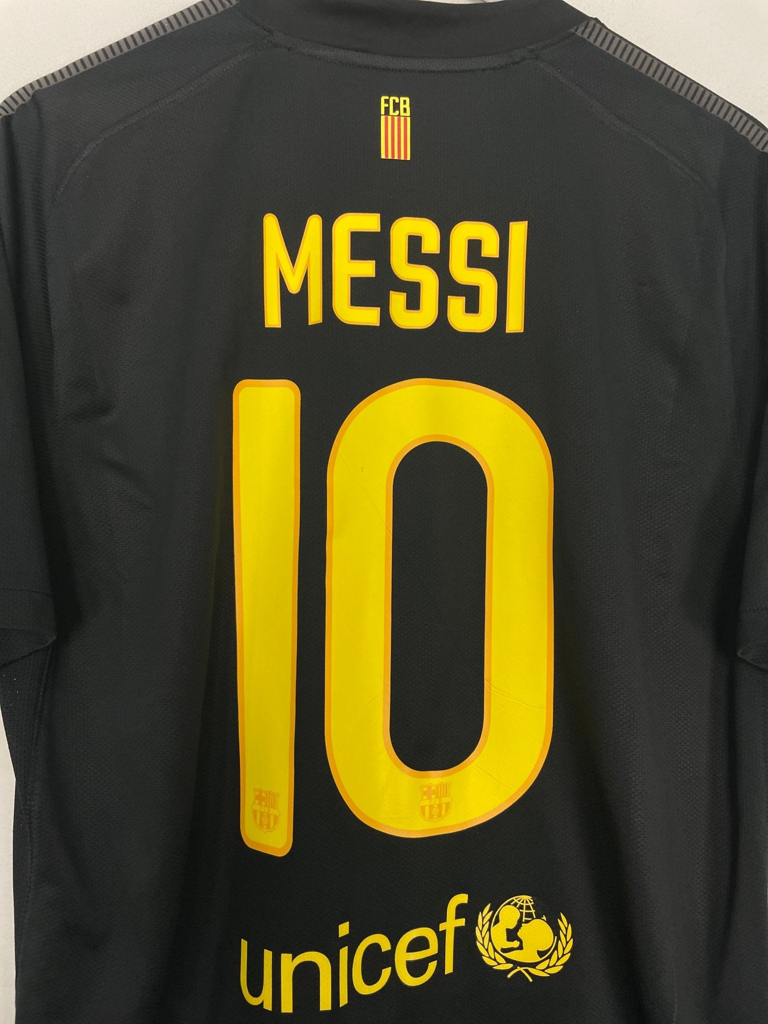 Shop 2011/12 BARCELONA MESSI #10 AWAY SHIRT (XL) NIKE, classic football shirts, vintage football shirts & retro soccer jerseys at Cult Kits