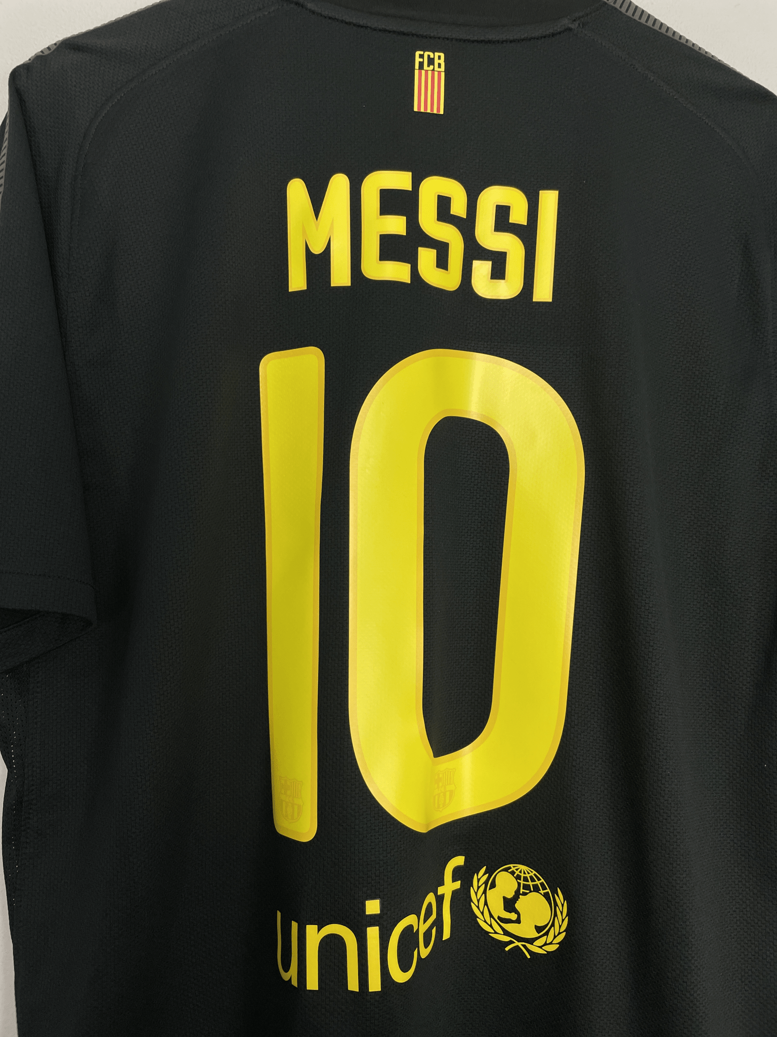Shop 2011/12 BARCELONA MESSI #10 AWAY SHIRT (XL) NIKE, classic football shirts, vintage football shirts & retro soccer jerseys at Cult Kits