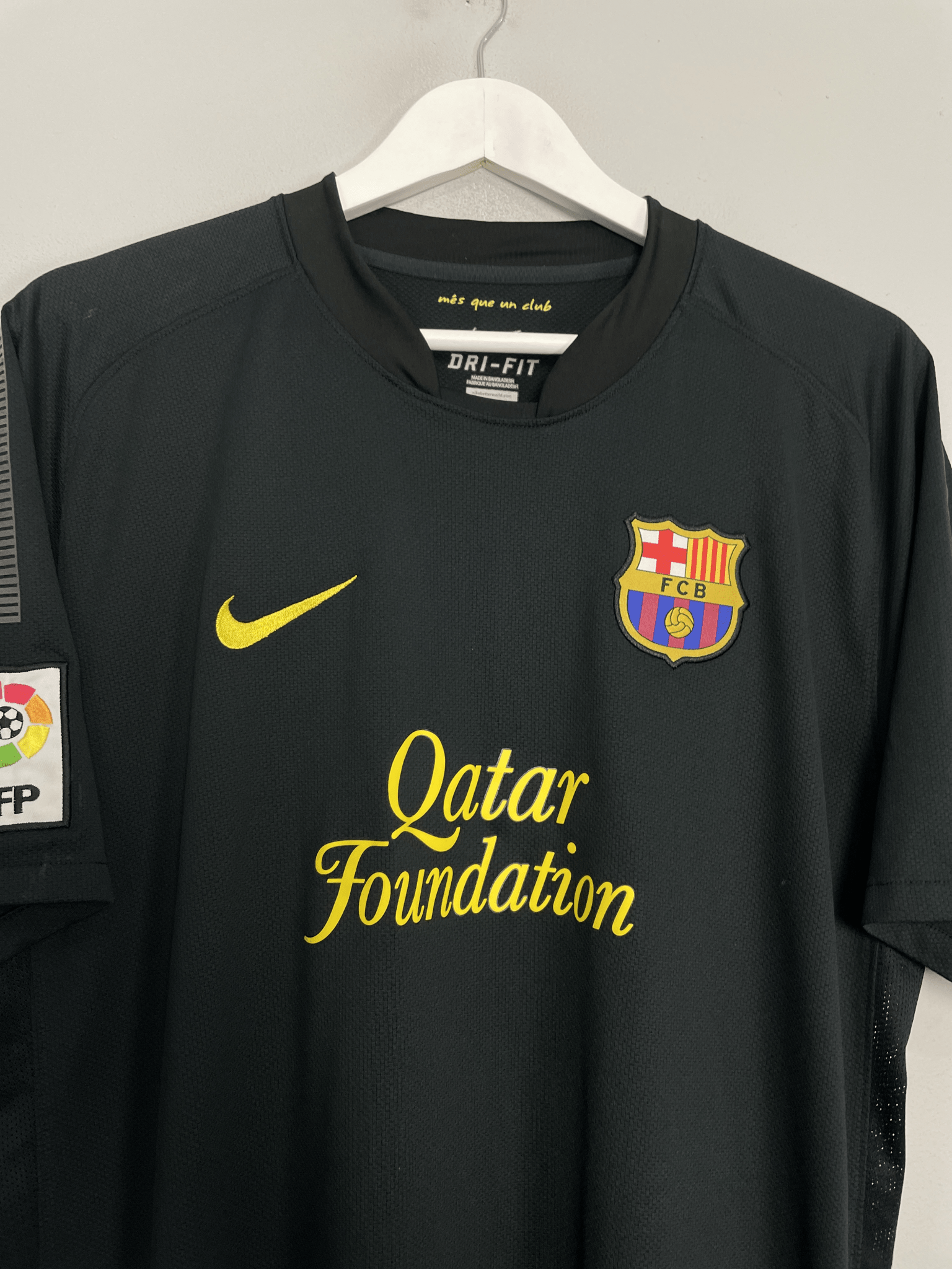 Shop 2011/12 BARCELONA MESSI #10 AWAY SHIRT (XL) NIKE, classic football shirts, vintage football shirts & retro soccer jerseys at Cult Kits
