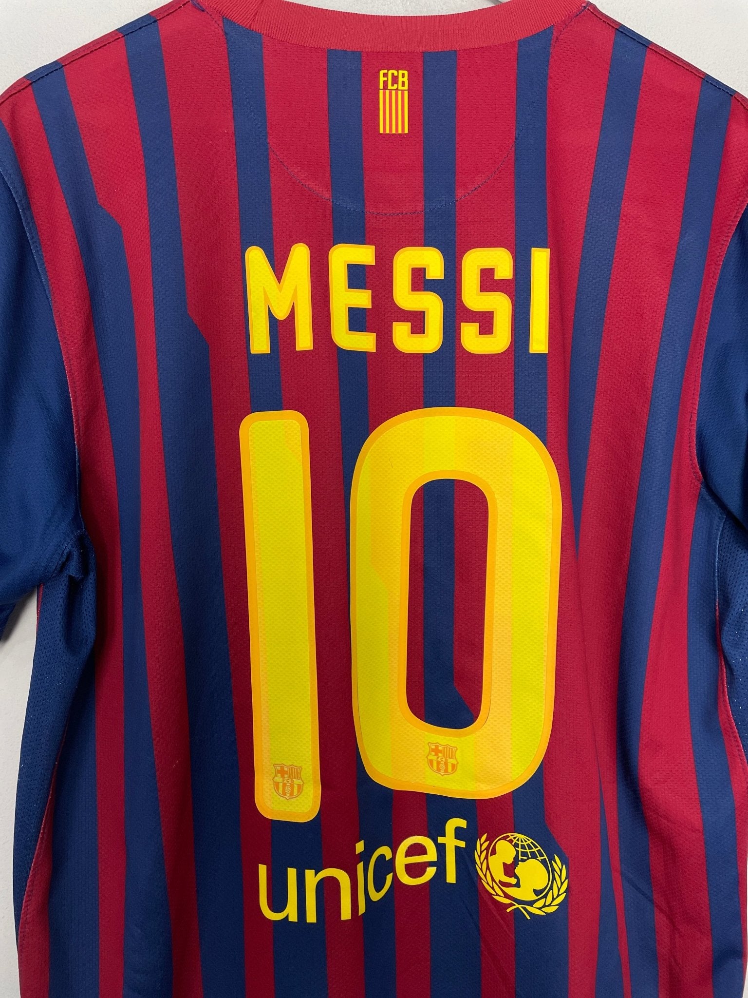 Shop 2011/12 BARCELONA MESSI #10 HOME SHIRT (L) NIKE, classic football shirts, vintage football shirts & retro soccer jerseys at Cult Kits
