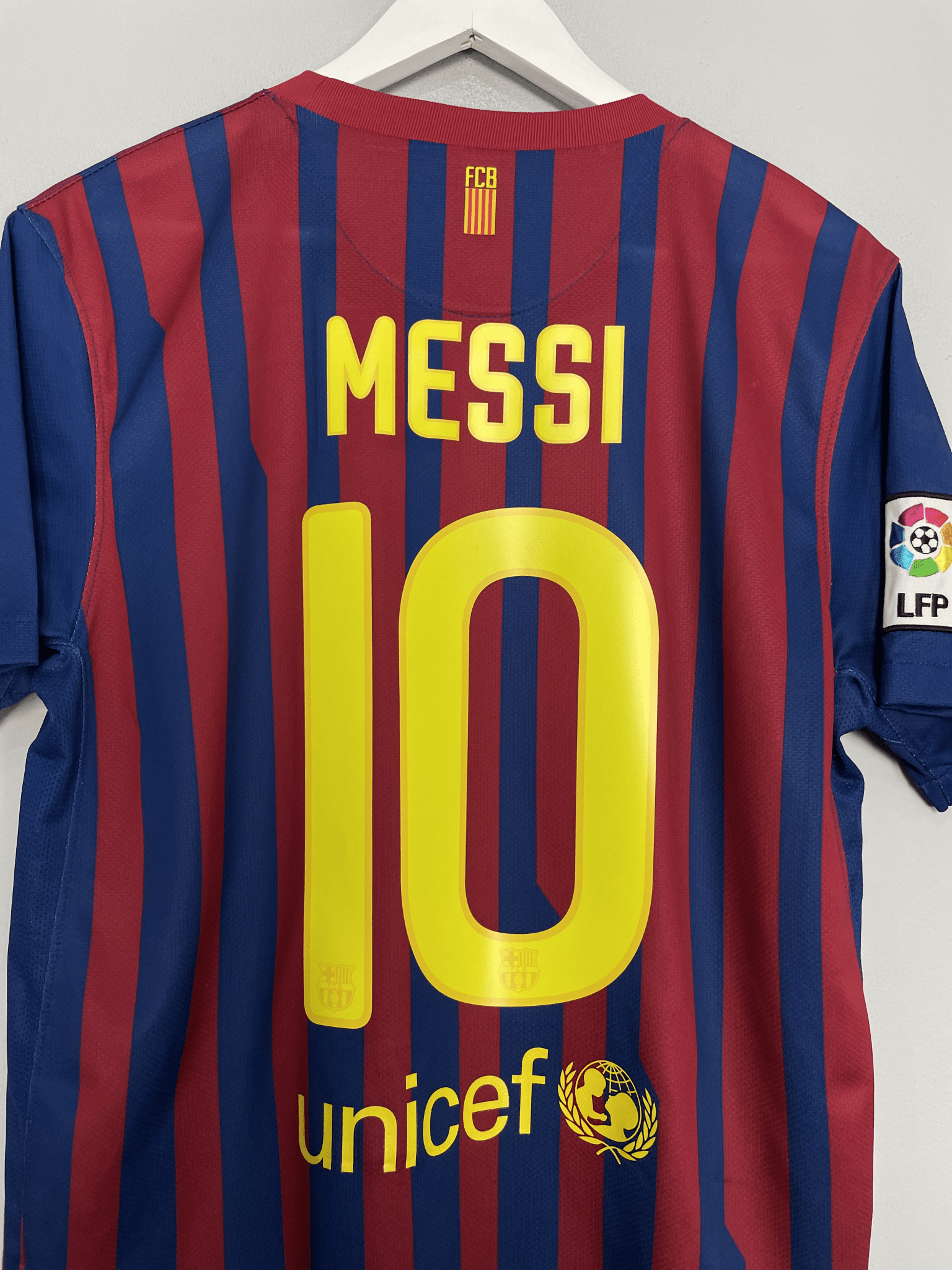 Shop 2011/12 BARCELONA MESSI #10 HOME SHIRT (M) NIKE, classic football shirts, vintage football shirts & retro soccer jerseys at Cult Kits