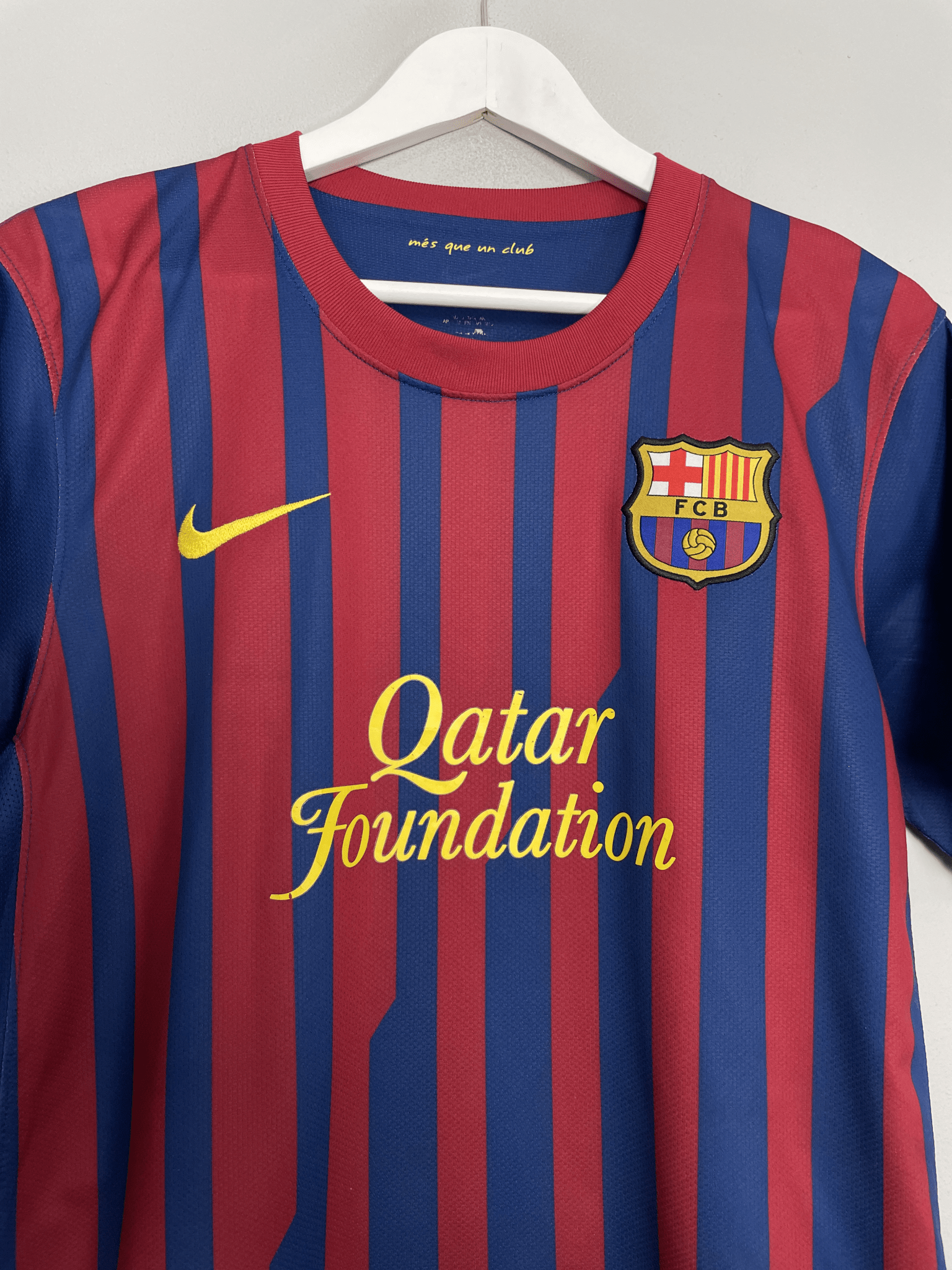 Shop 2011/12 BARCELONA MESSI #10 HOME SHIRT (M) NIKE, classic football shirts, vintage football shirts & retro soccer jerseys at Cult Kits