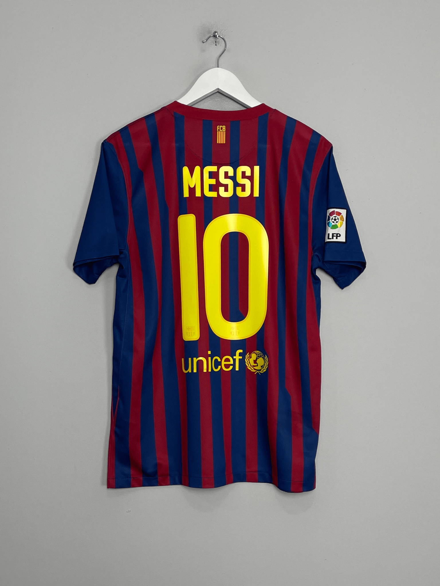 Shop 2011/12 BARCELONA MESSI #10 HOME SHIRT (M) NIKE, classic football shirts, vintage football shirts & retro soccer jerseys at Cult Kits