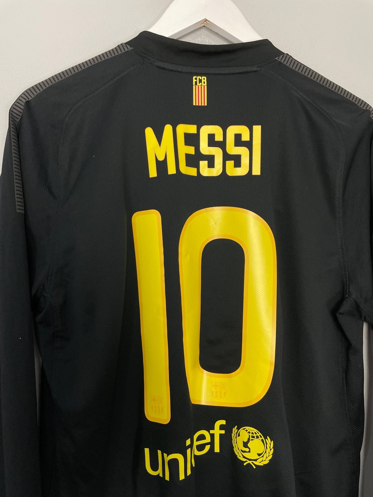 Shop 2011/12 BARCELONA MESSI #10 L/S AWAY SHIRT (L) NIKE, classic football shirts, vintage football shirts & retro soccer jerseys at Cult Kits